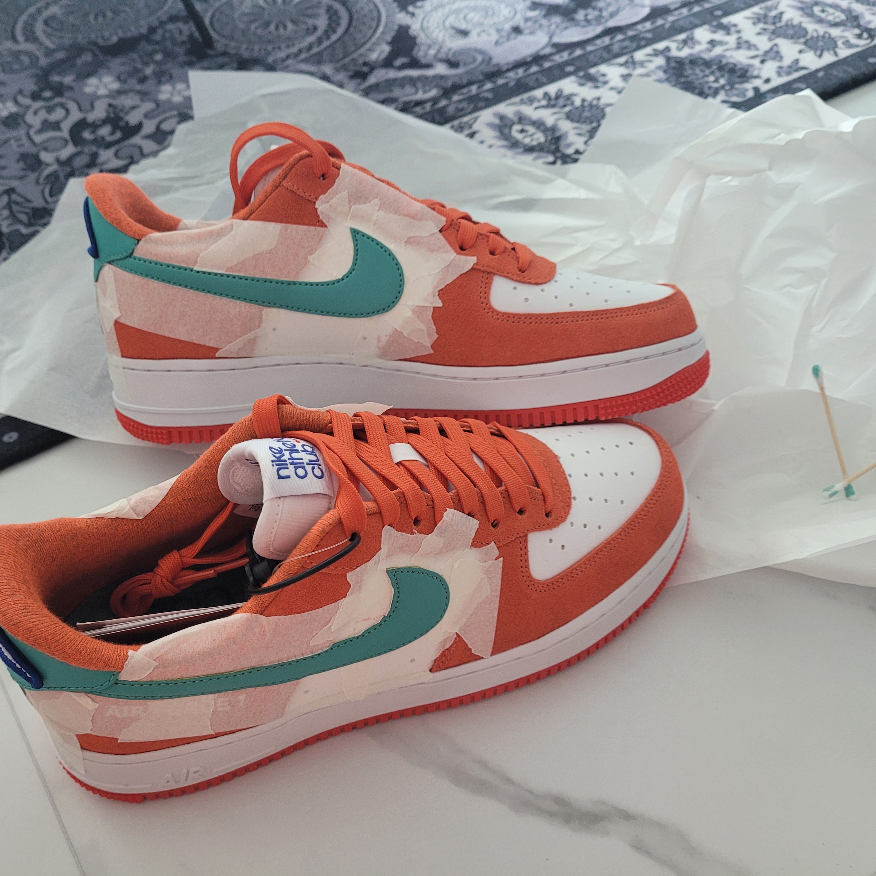 Nike Air Force 1 '07 LV8 Athletic Club Rush Orange Washed Teal 착용 스타일 - 1