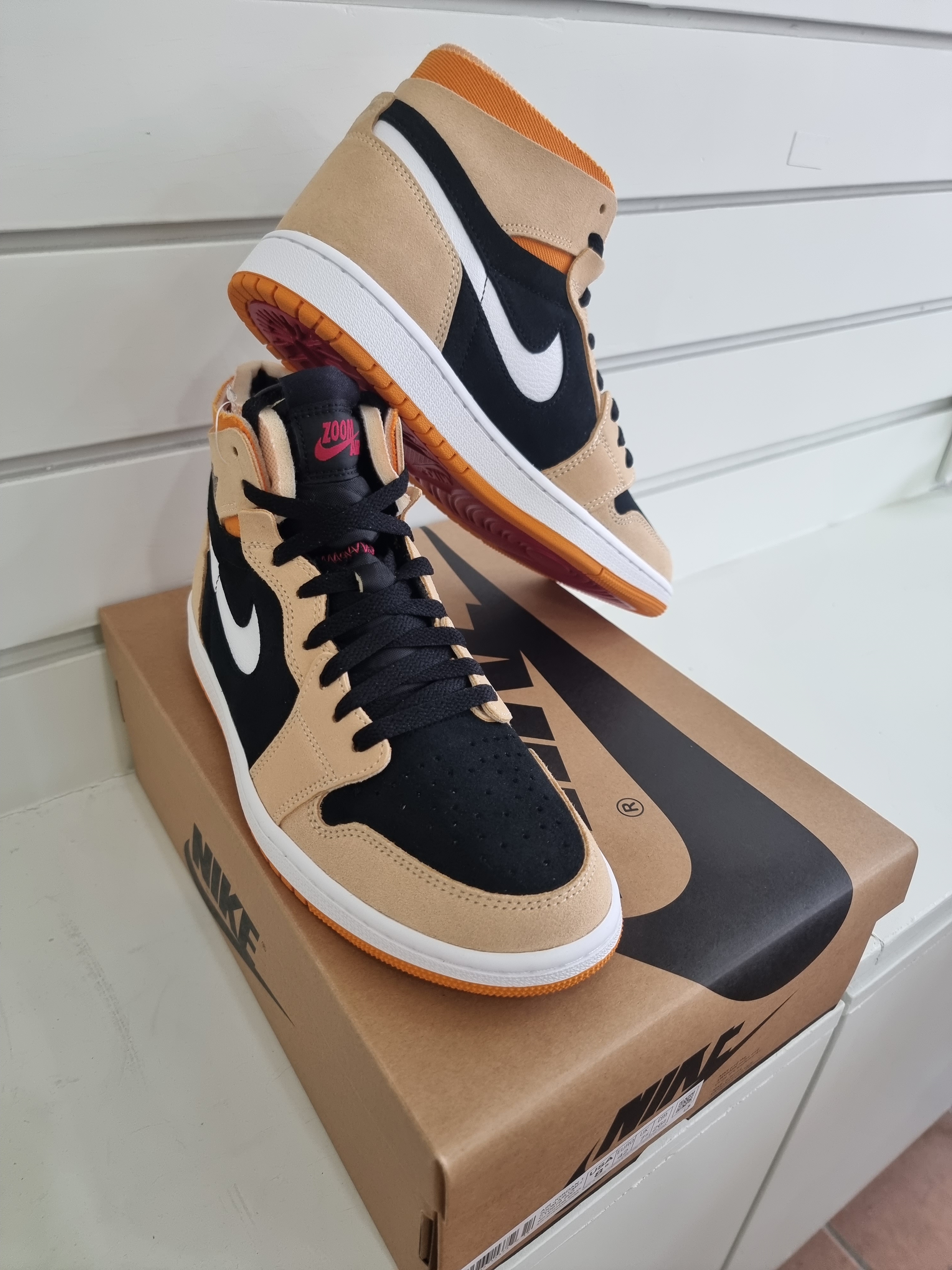 Jordan 1 Zoom Air CMFT Pumpkin Spice 착용 스타일 - 4
