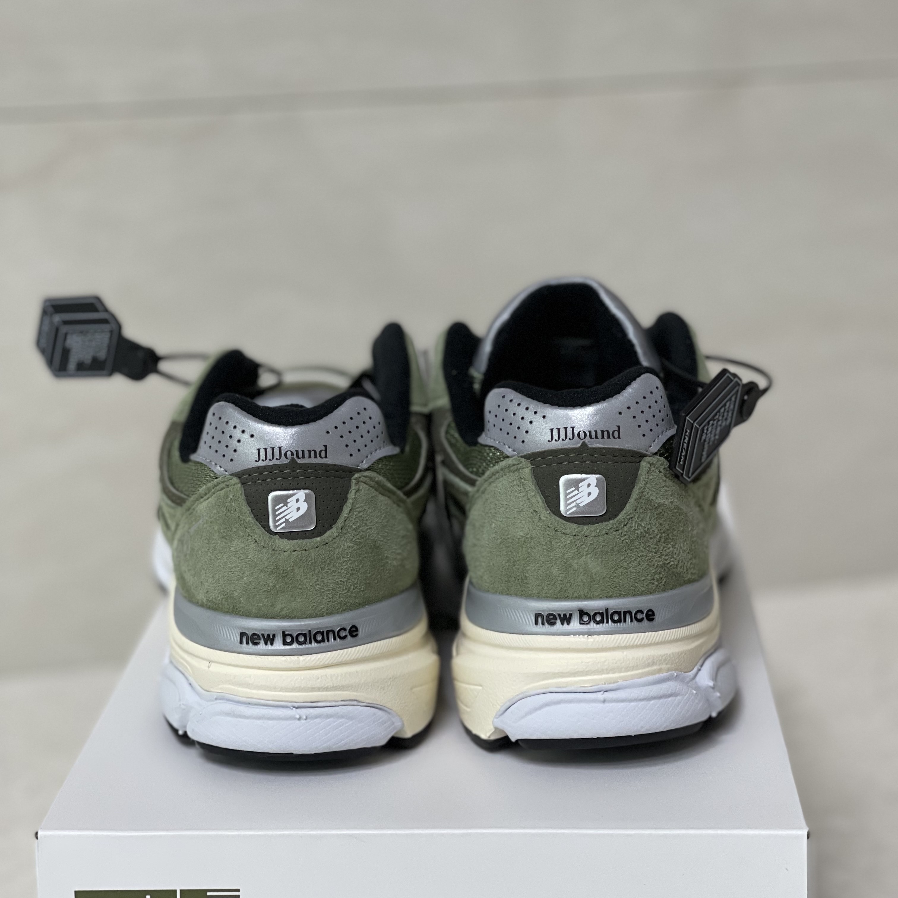 New Balance x JJJJound 990v3 Olive 착용 스타일 - 2