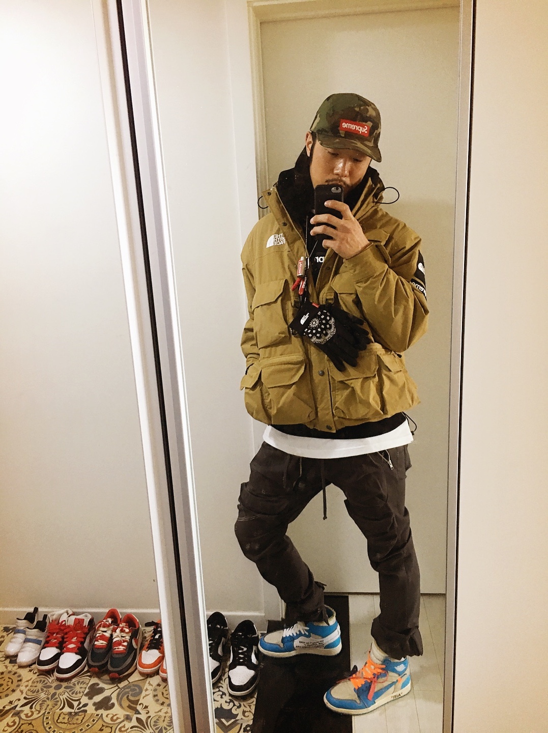 Jordan 1 x Off-White Retro High Chicago The Ten, Supreme x The North Face Cargo Jacket Multi-Color - 20SS 착용 스타일 - 4