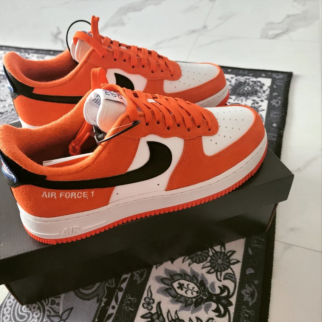 Nike Air Force 1 '07 LV8 Athletic Club Rush Orange Washed Teal 착용 스타일 - 2