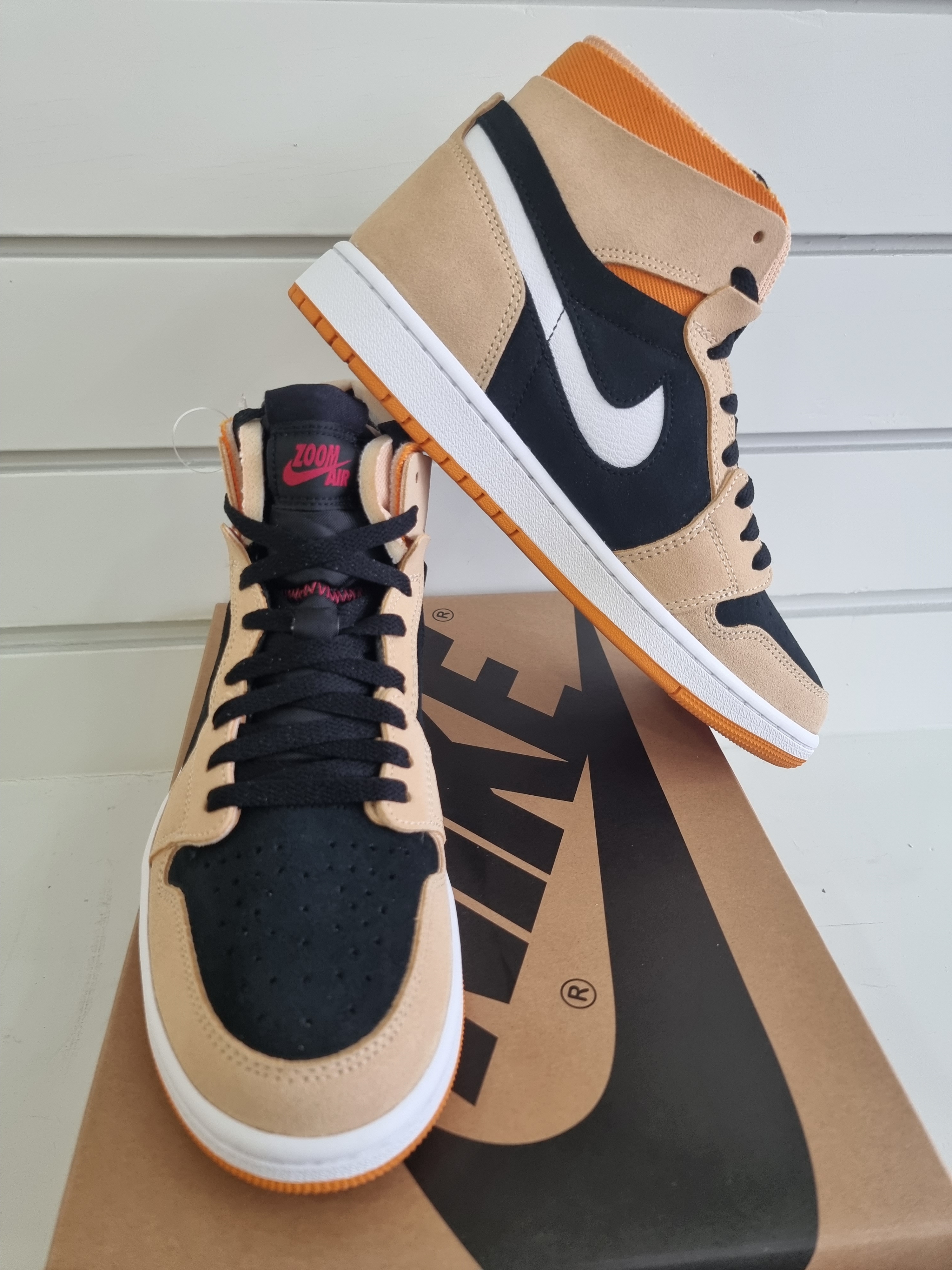 Jordan 1 Zoom Air CMFT Pumpkin Spice 착용 스타일 - 3