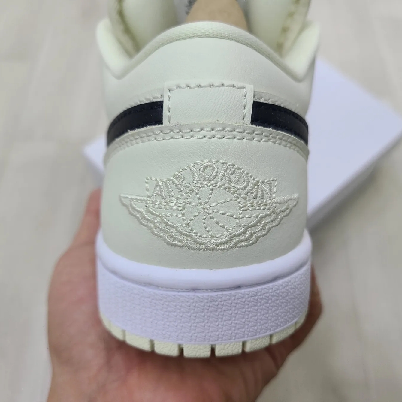 (W) Jordan 1 Low Coconut Milk 착용 스타일 - 3