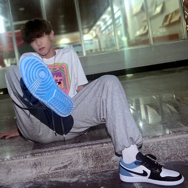 Jordan 1 Low SE Laser Blue 착용 스타일