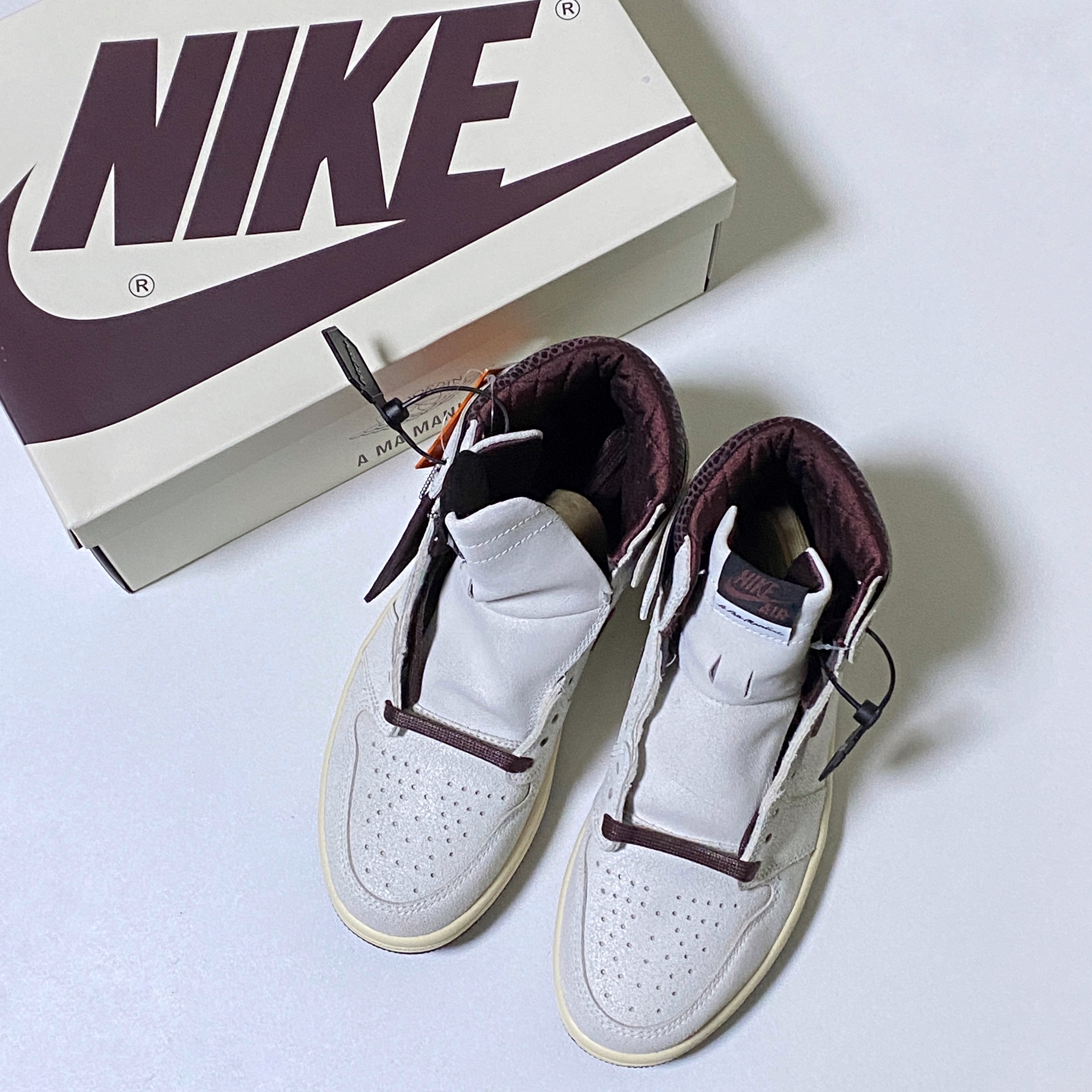Jordan 1 x A Ma Maniere Retro High OG SP Sail and Burgundy 착용 스타일 - 2