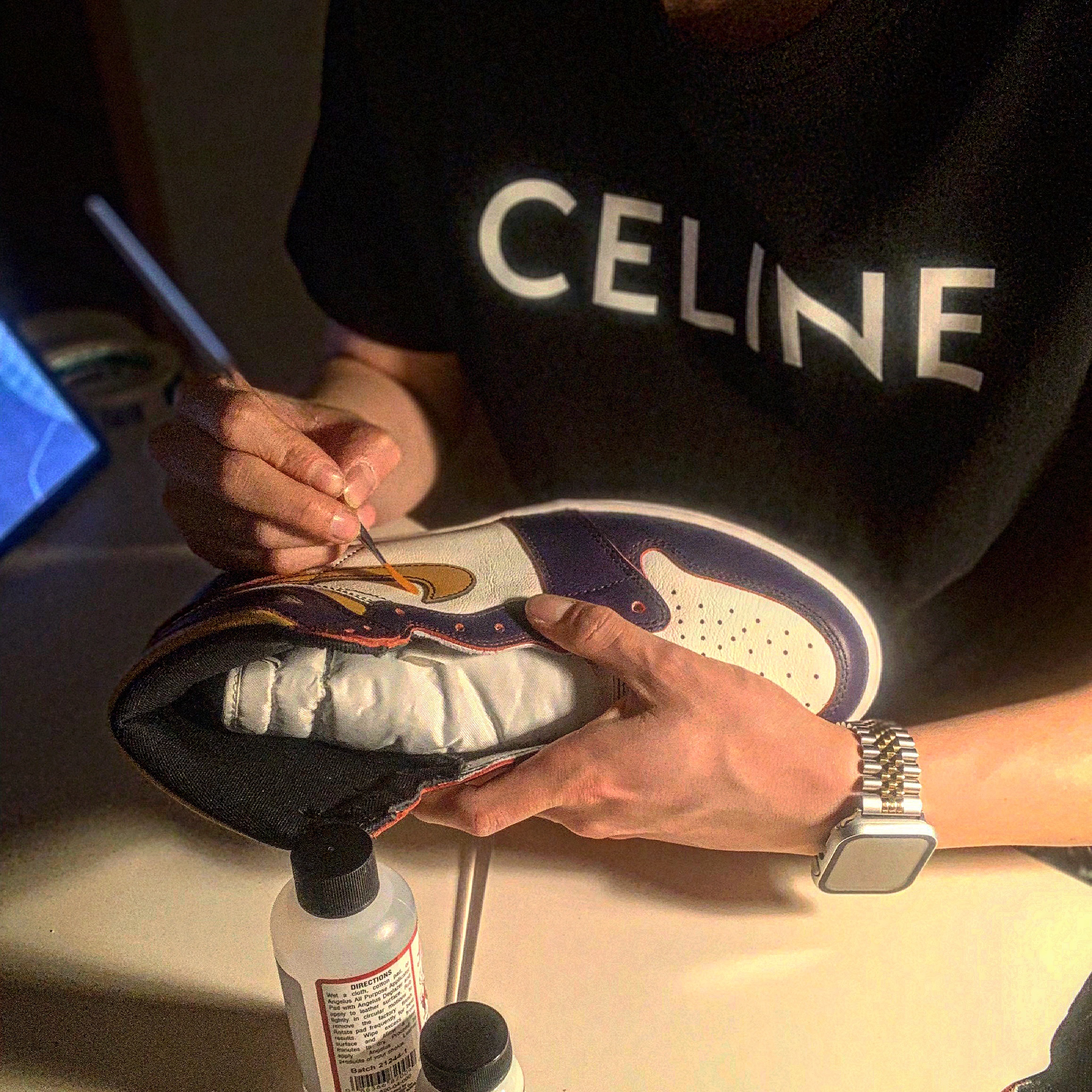 Jordan 1 Retro High OG Defiant SB LA to Chicago, Celine Loose T-Shirt in Cotton Jersey Black White 착용 스타일