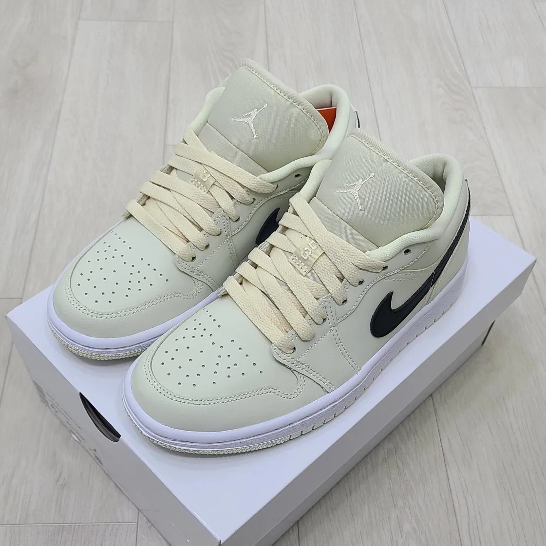 (W) Jordan 1 Low Coconut Milk 착용 스타일 - 2