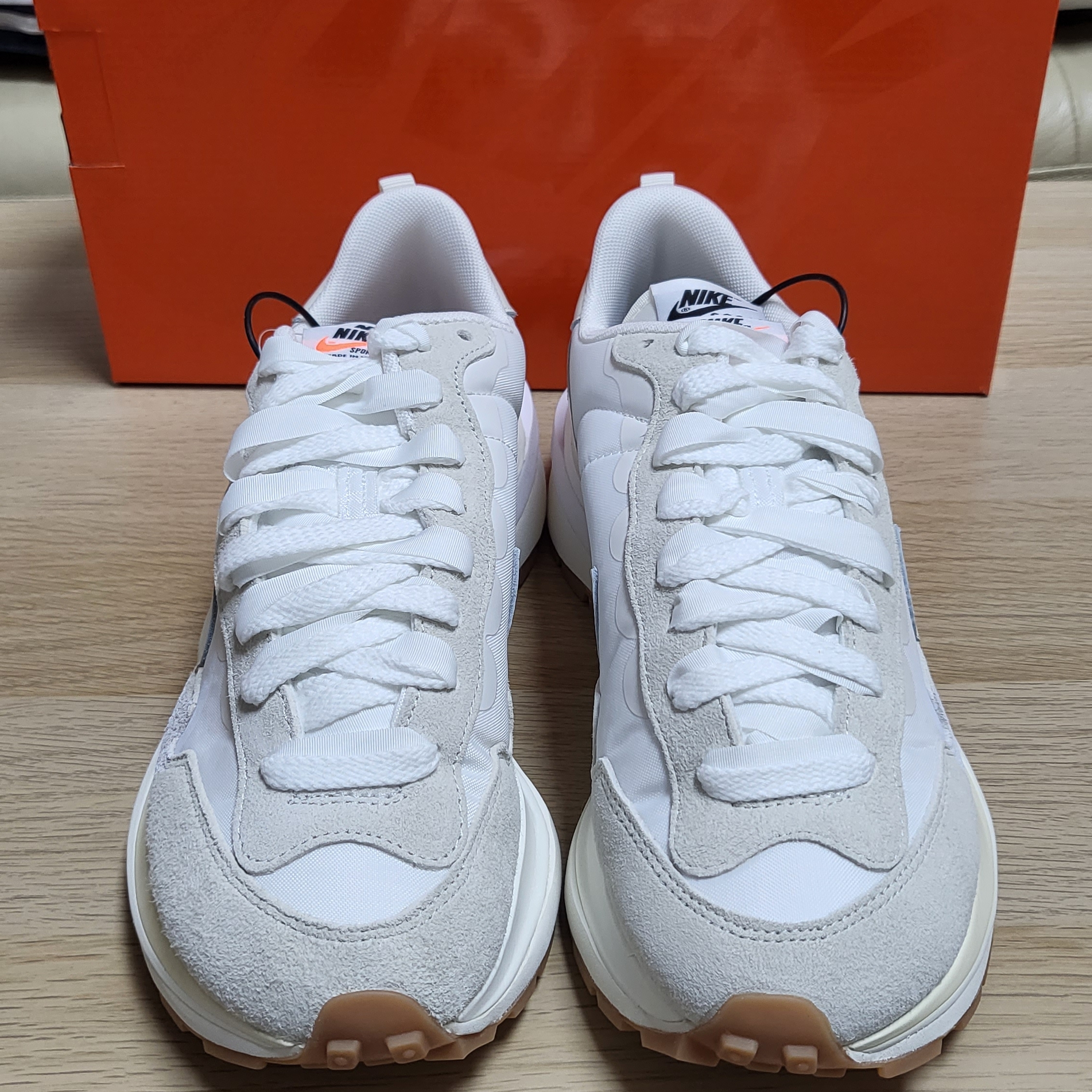 Nike x Sacai VaporWaffle White and Gum 착용 스타일 - 1