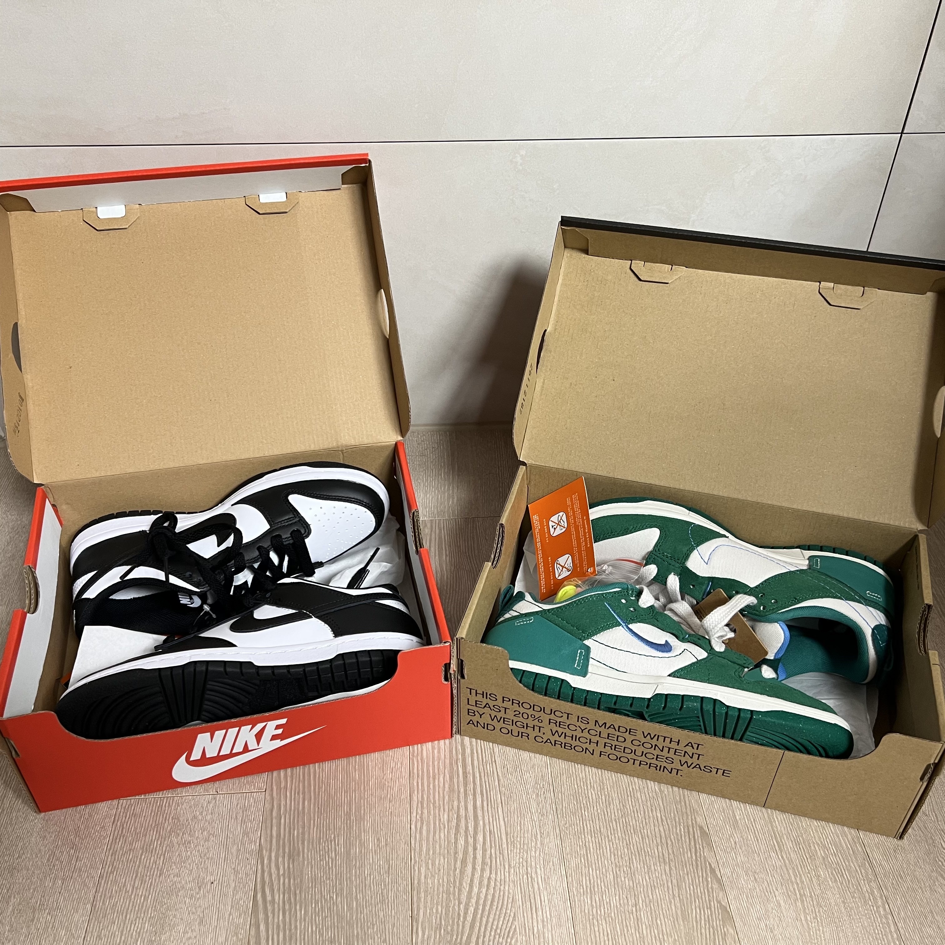 (GS) Nike Dunk Low Black, (W) Nike Dunk Low Disrupt 2 Phantom University Blue 착용 스타일 - 5