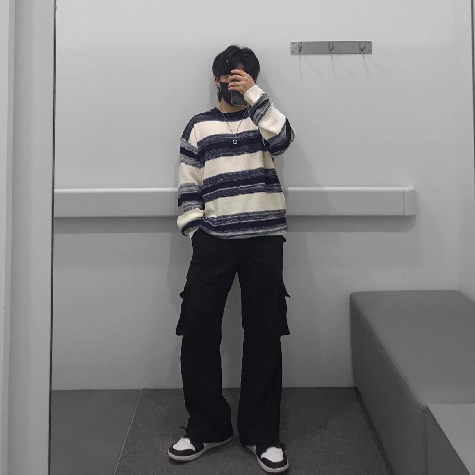 Jordan 1 Mid Gym Red Black White 착용 스타일 - 2