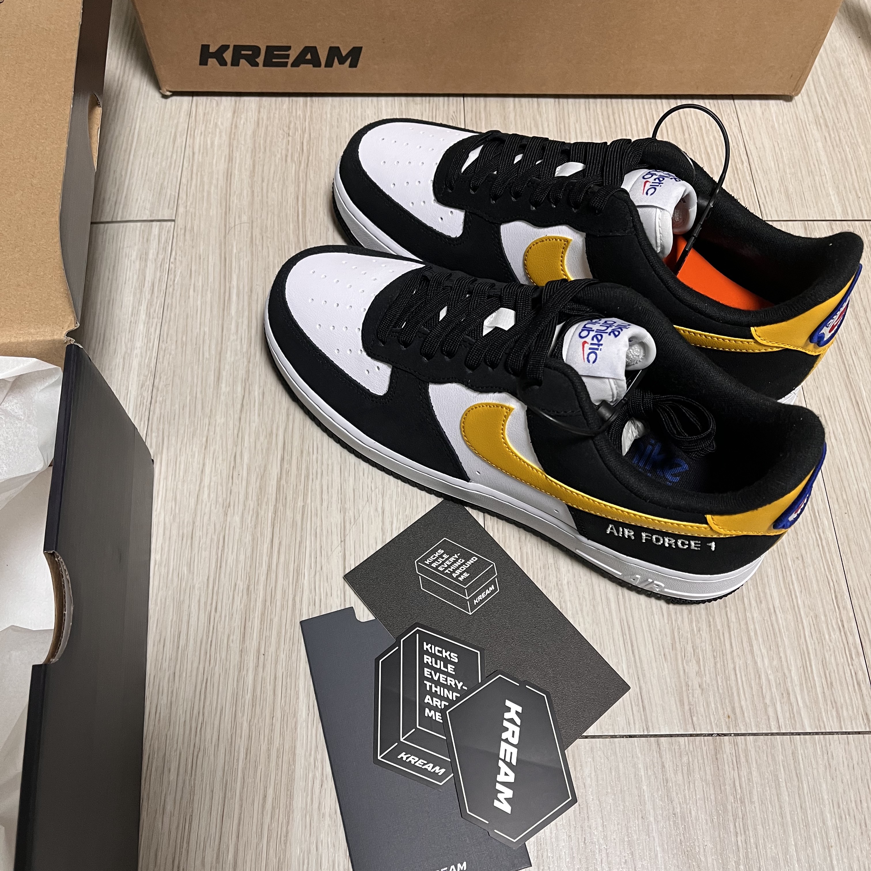 Nike Air Force 1 '07 LV8 Athletic Club Black Dark Sulfur 착용 스타일 - 2
