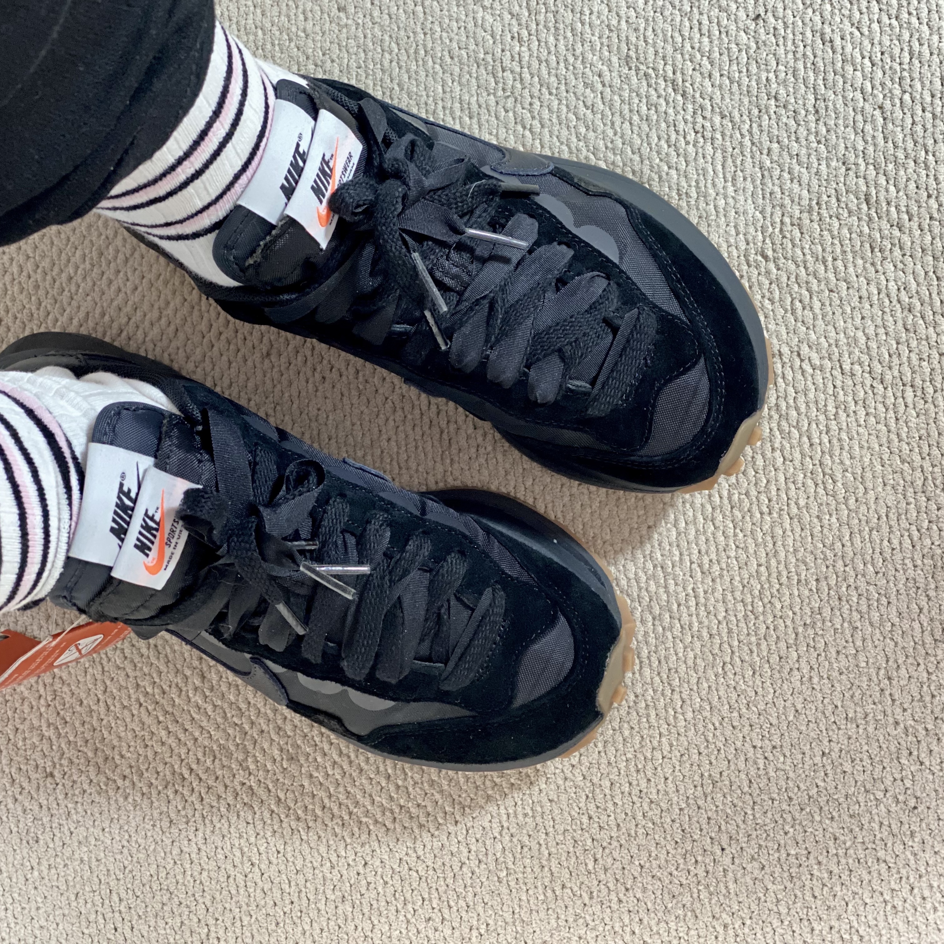 Nike x Sacai VaporWaffle Black and Gum 착용 스타일