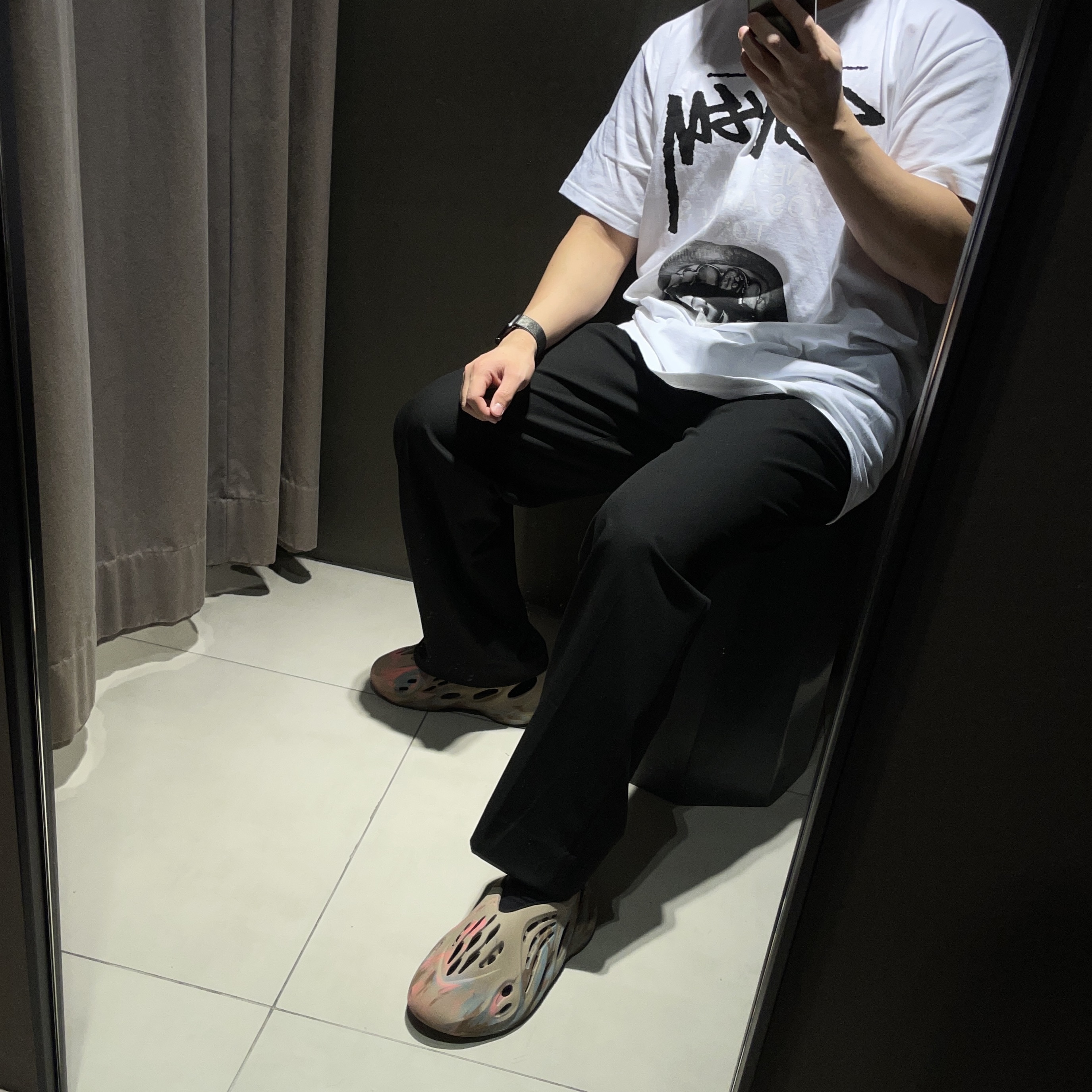 Stussy x Rick Owens 40 WT T-Shirt, Adidas Yeezy Foam RNNR MX Sand Grey 착용 스타일 - 2