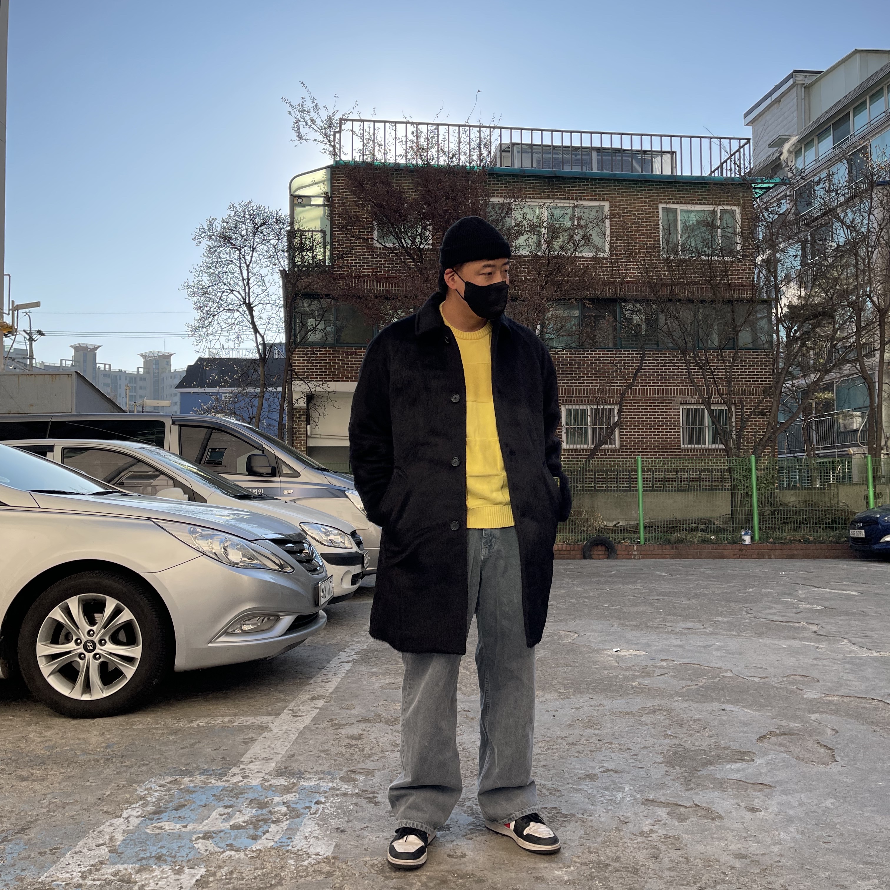 Supreme Alpaca Overcoat Black - 21FW, Supreme Tonal Checkerboard Small Box Sweater Yellow - 21SS 착용 스타일
