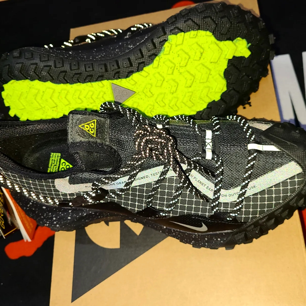 Nike ACG Mountain Fly Low Gore-Tex SE Dark Smoke Grey 착용 스타일 - 3