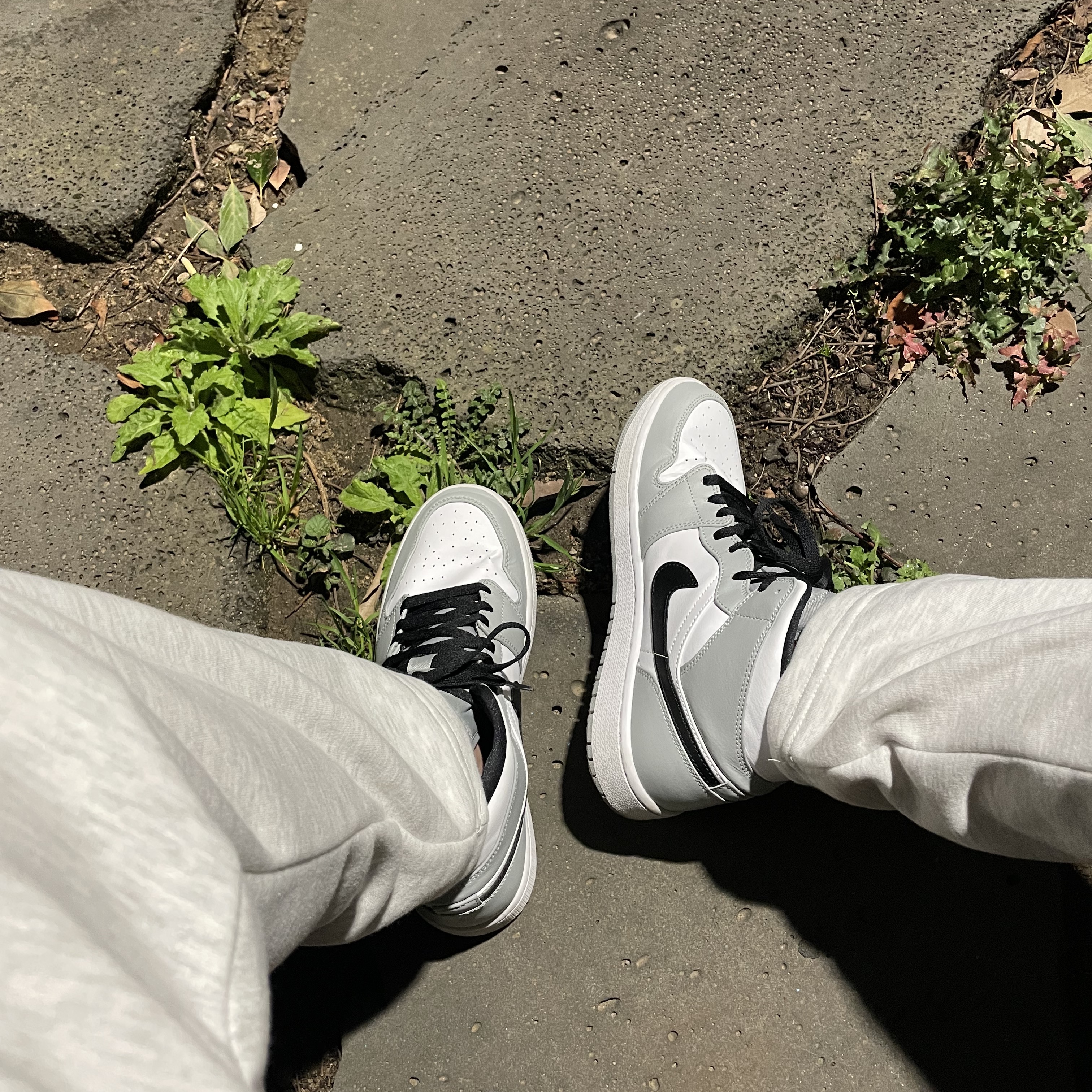 Jordan 1 Mid Light Smoke Grey 착용 스타일