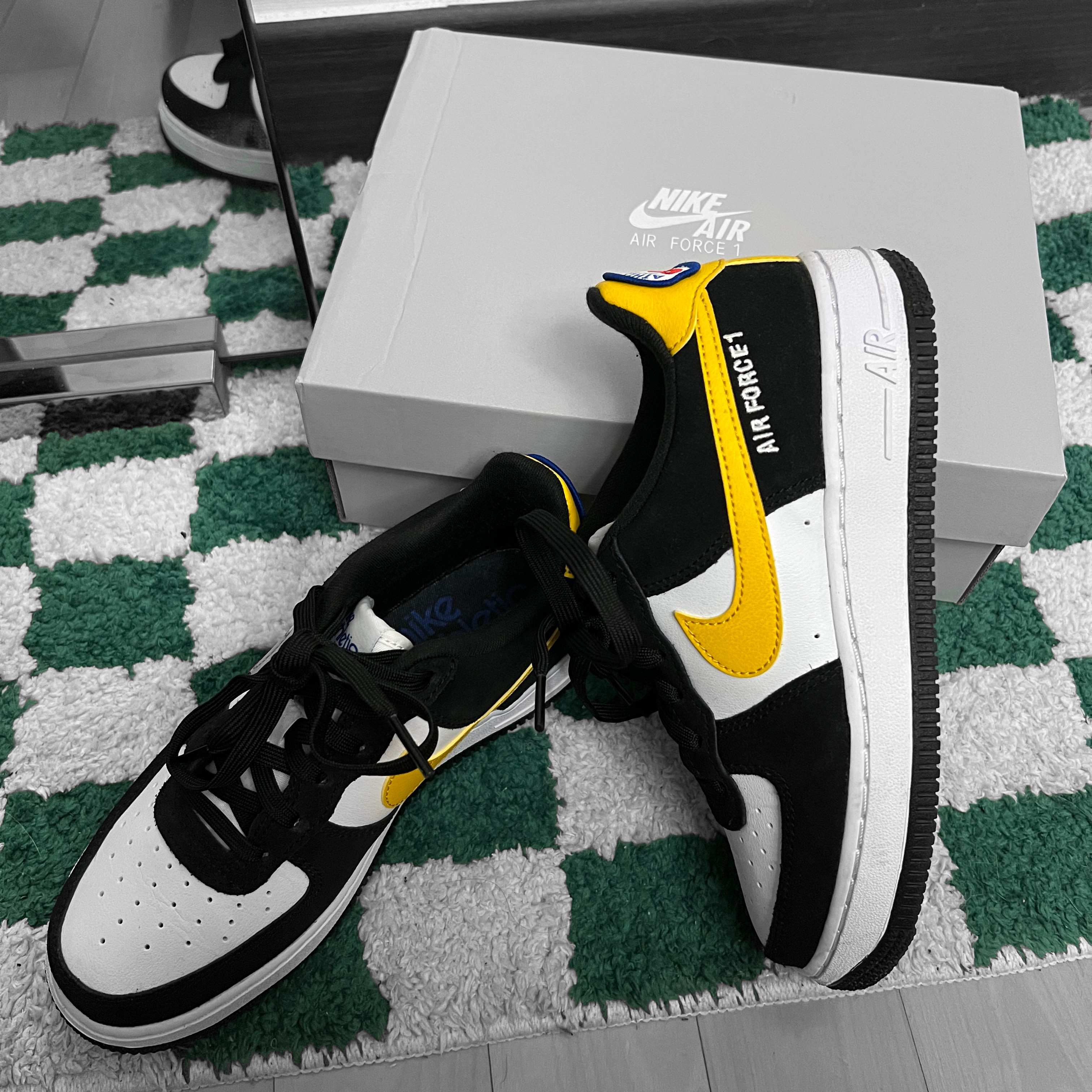 Nike Air Force 1 '07 LV8 Athletic Club Black Dark Sulfur, (GS) Nike Air Force 1 LV8 Athletic Club Black Dark Sulfur 착용 스타일