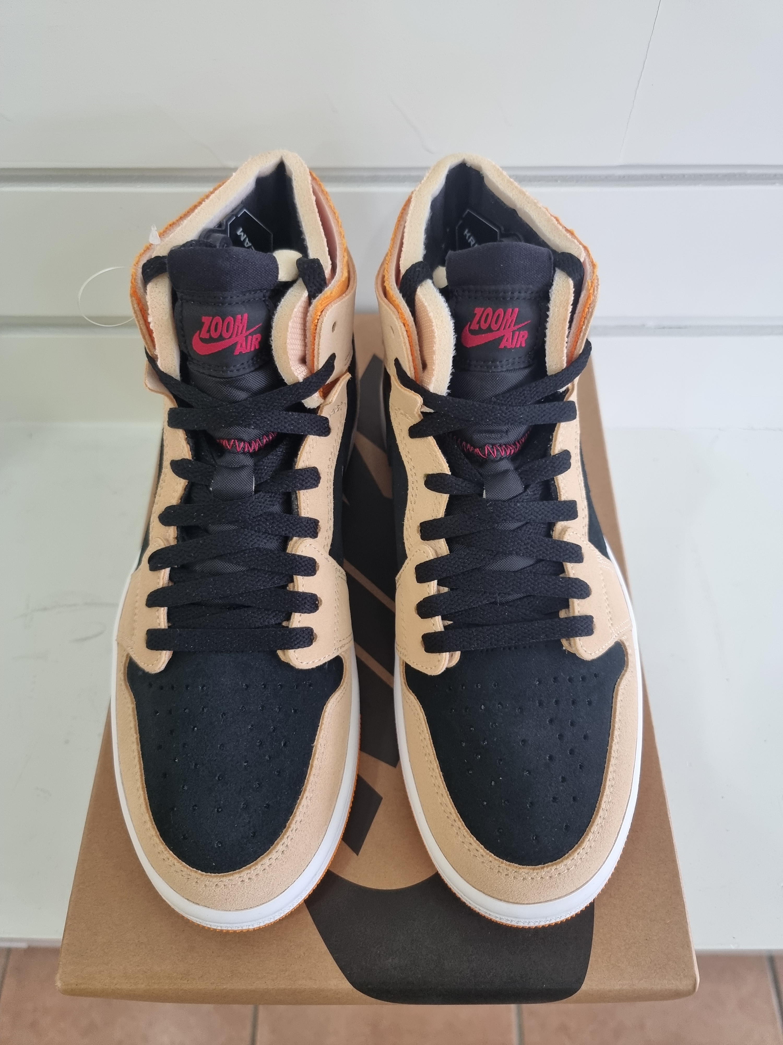 Jordan 1 Zoom Air CMFT Pumpkin Spice 착용 스타일 - 1