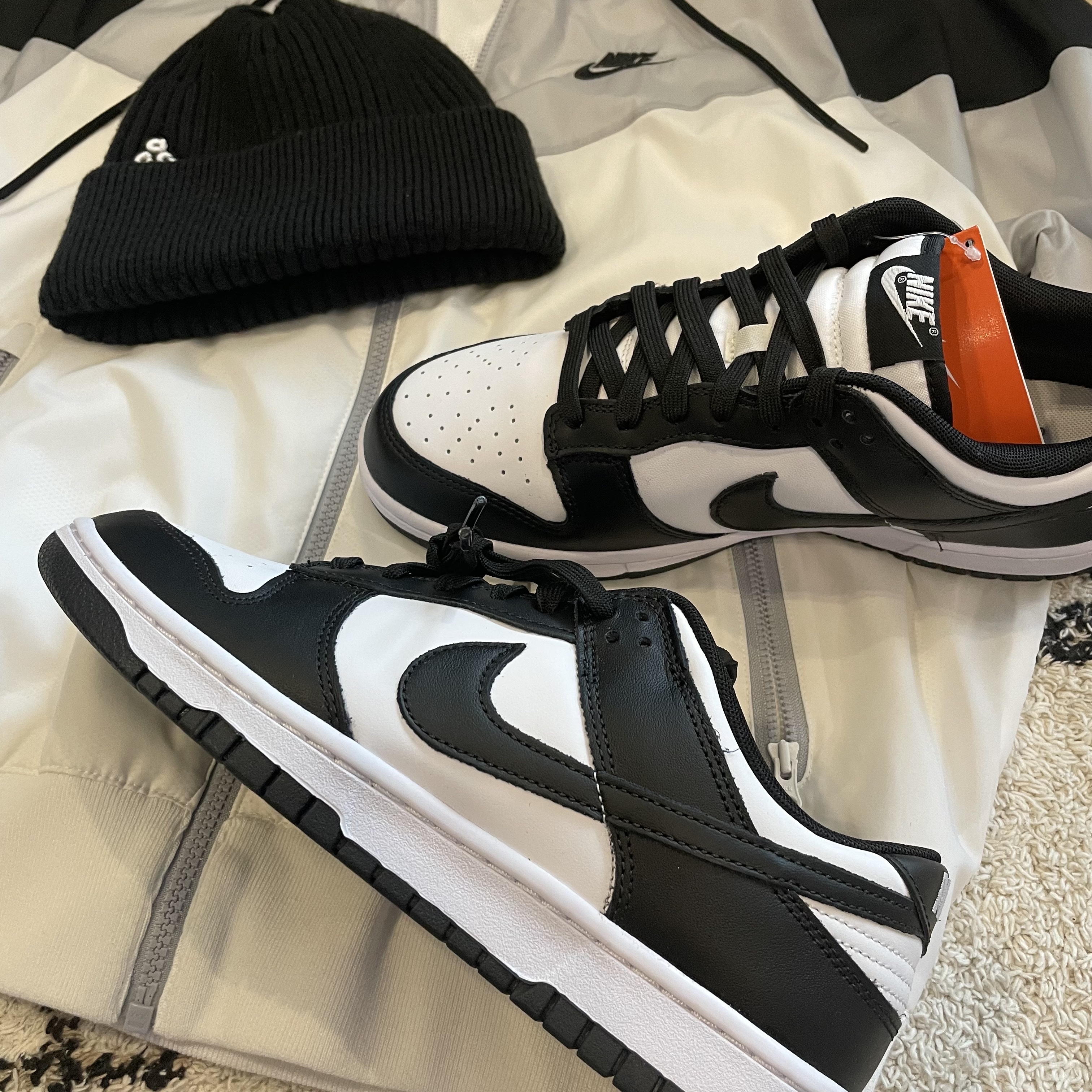 Nike Dunk Low Retro Black, Nike NRG ACG Cuffed Beanie Black 착용 스타일