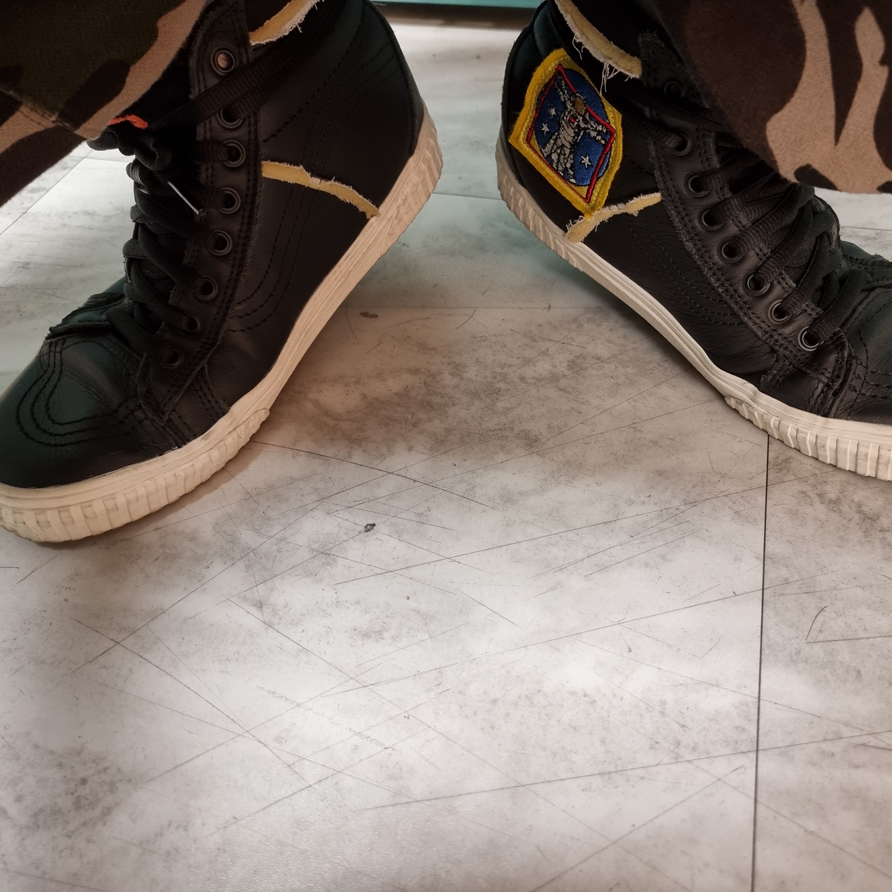 Vans x NASA Sk8-Hi 46 MTE DX Space Voyager Black 착용 스타일 - 1