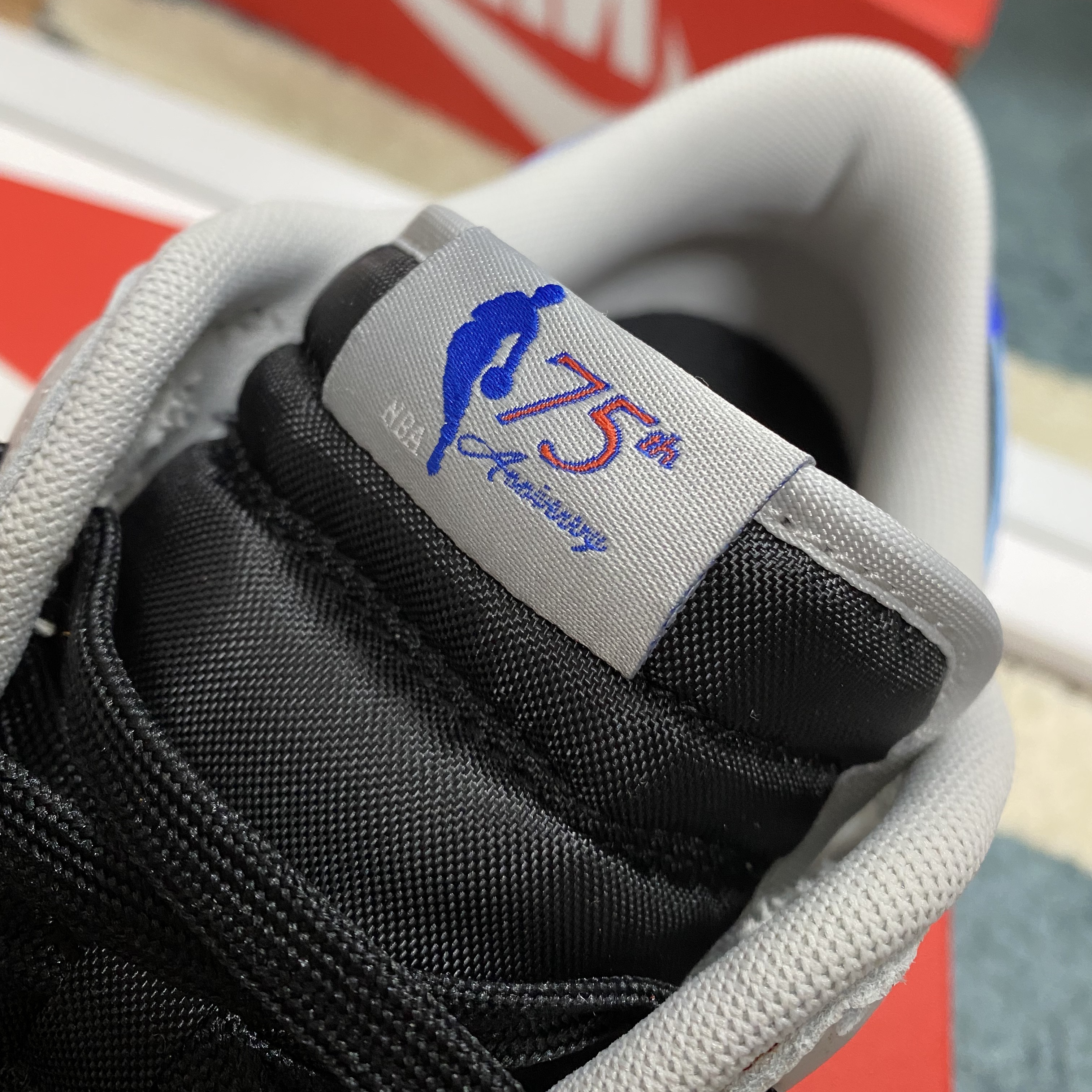 Nike x NBA Dunk Low Retro EMB Racer Blue and Orange 착용 스타일 - 3