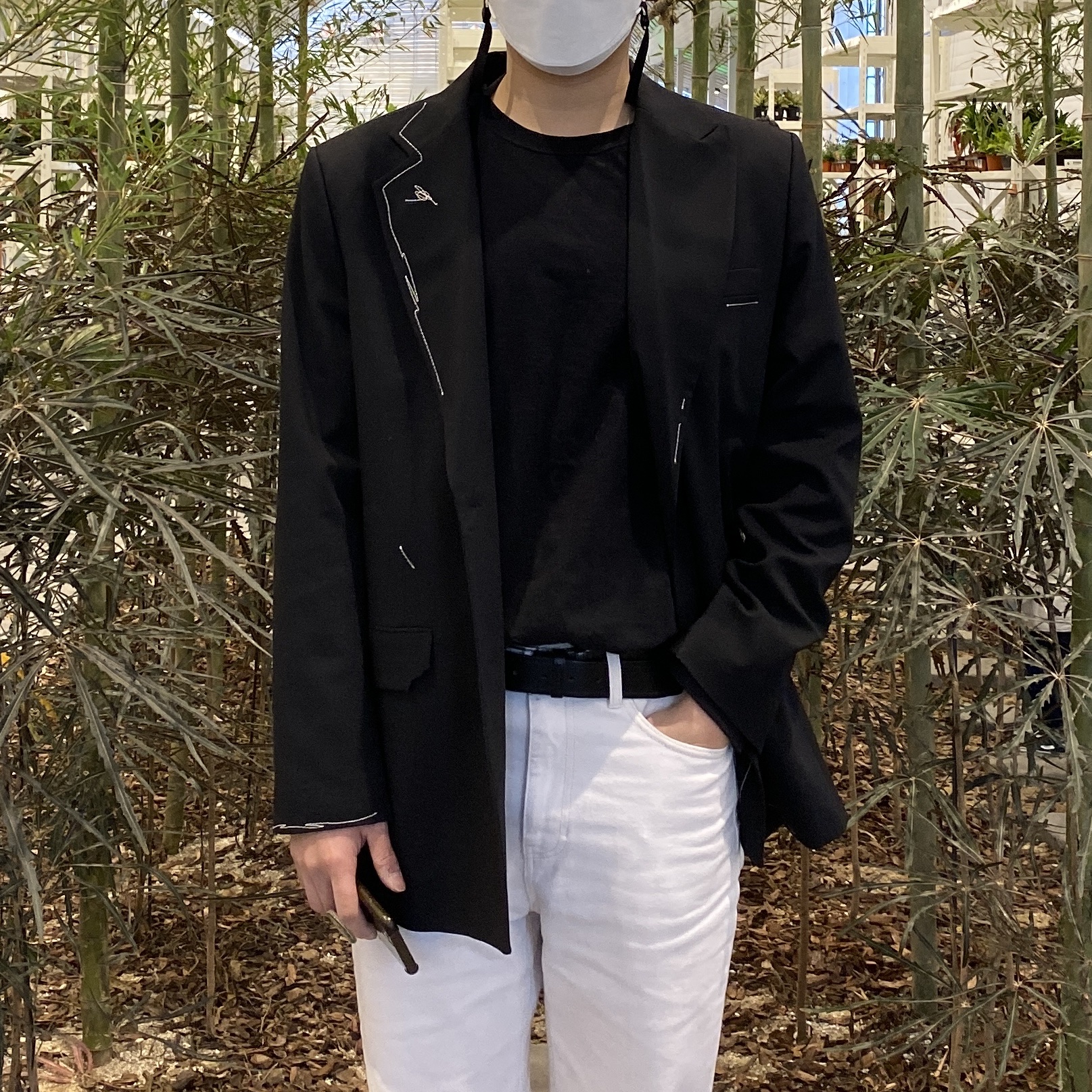 Zara x Ader Error Oversized Blazer Black, Maison Mihara Yasuhiro Blakey OG Sole Canvas Low-top Sneakers White 착용 스타일 - 1