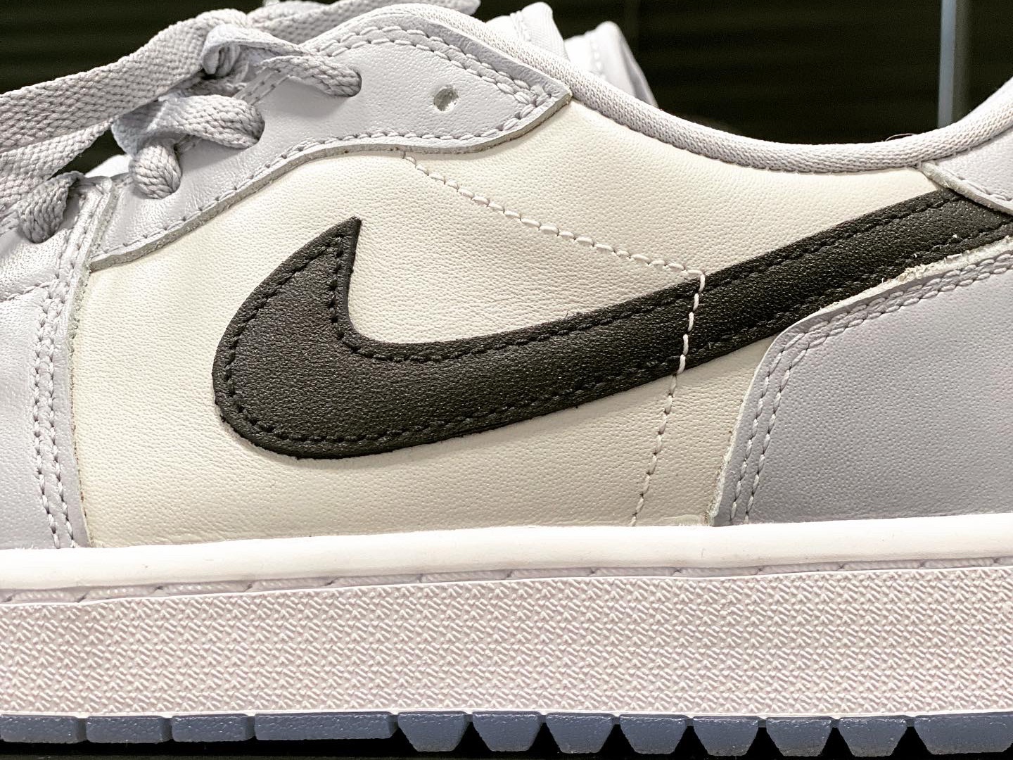 Jordan 1 Low Golf Wolf Grey 착용 스타일 - 5