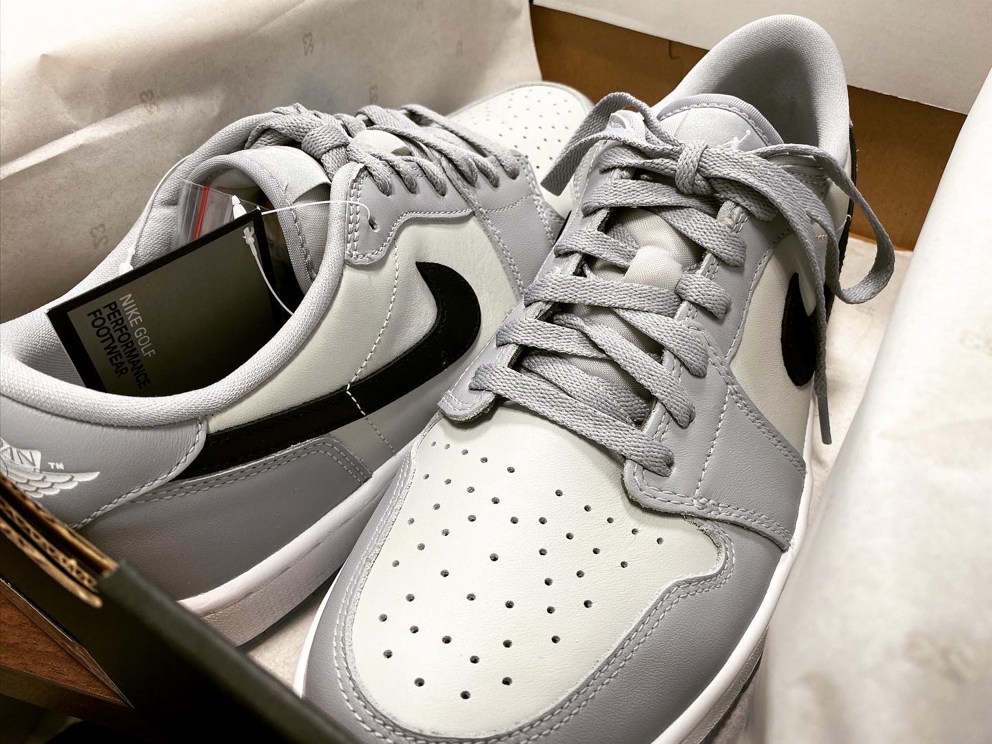 Jordan 1 Low Golf Wolf Grey 착용 스타일 - 4