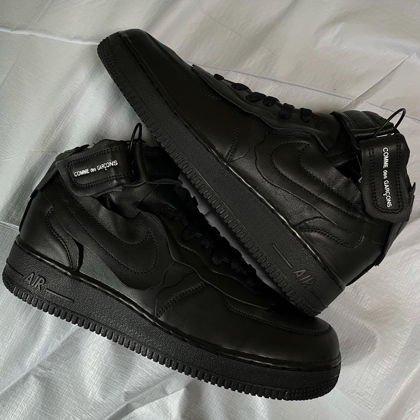 Nike x Comme des Garcons Homme Plus Air Force Mid Black 착용 스타일 - 2