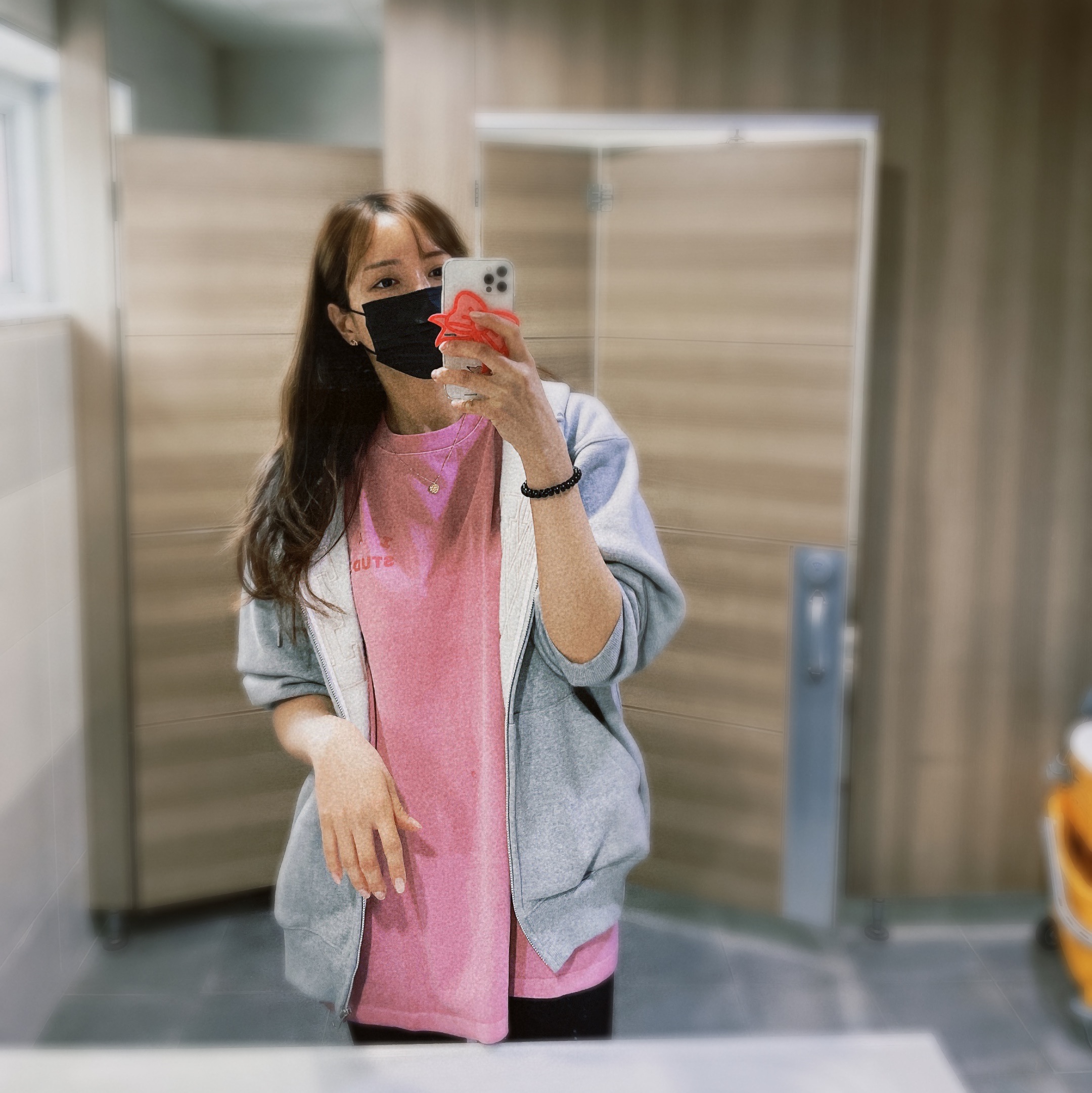 IAB Studio Pigment T-Shirt Magenta 착용 스타일