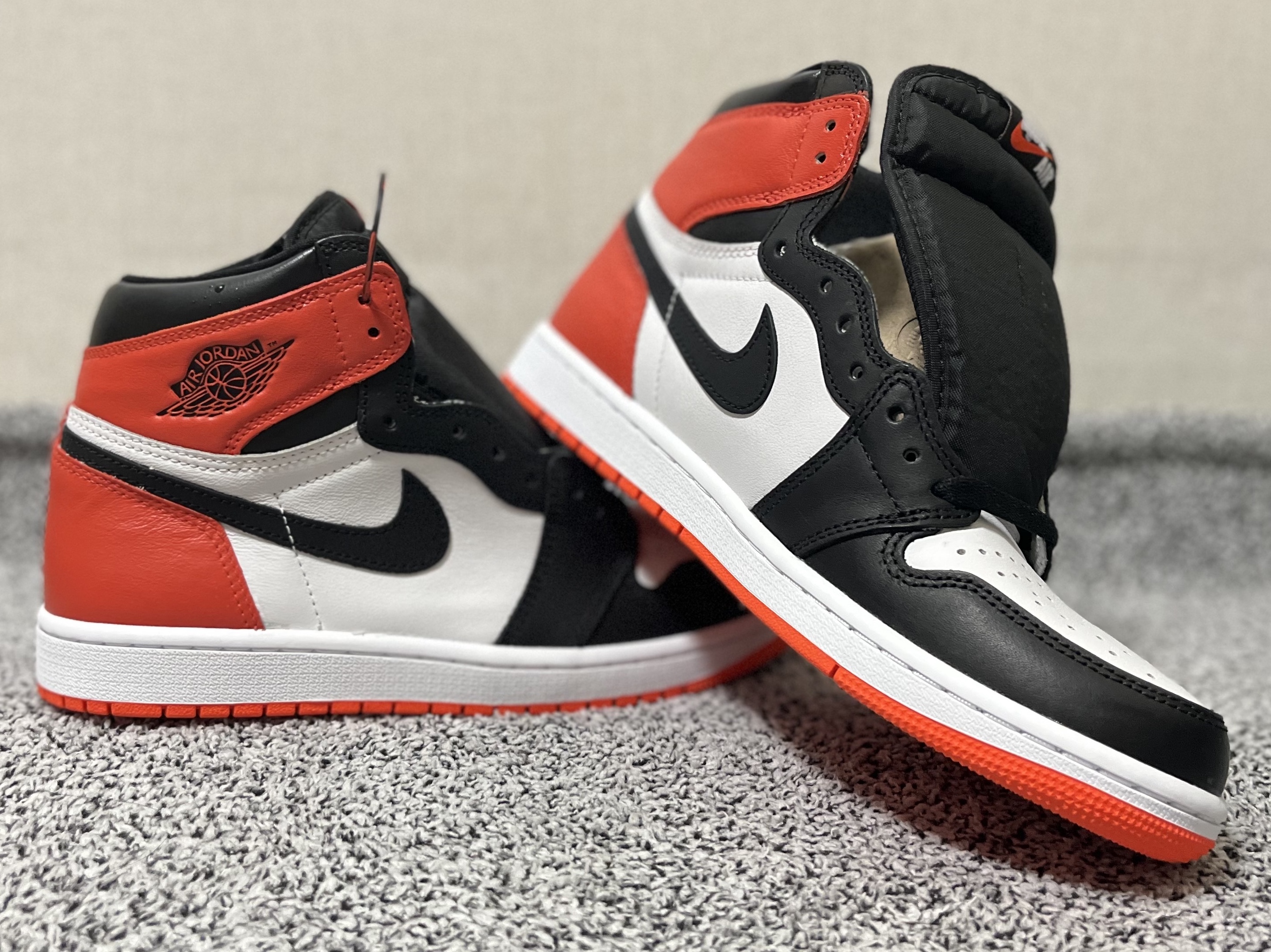 Jordan 1 Retro High OG Electro Orange 착용 스타일 - 3