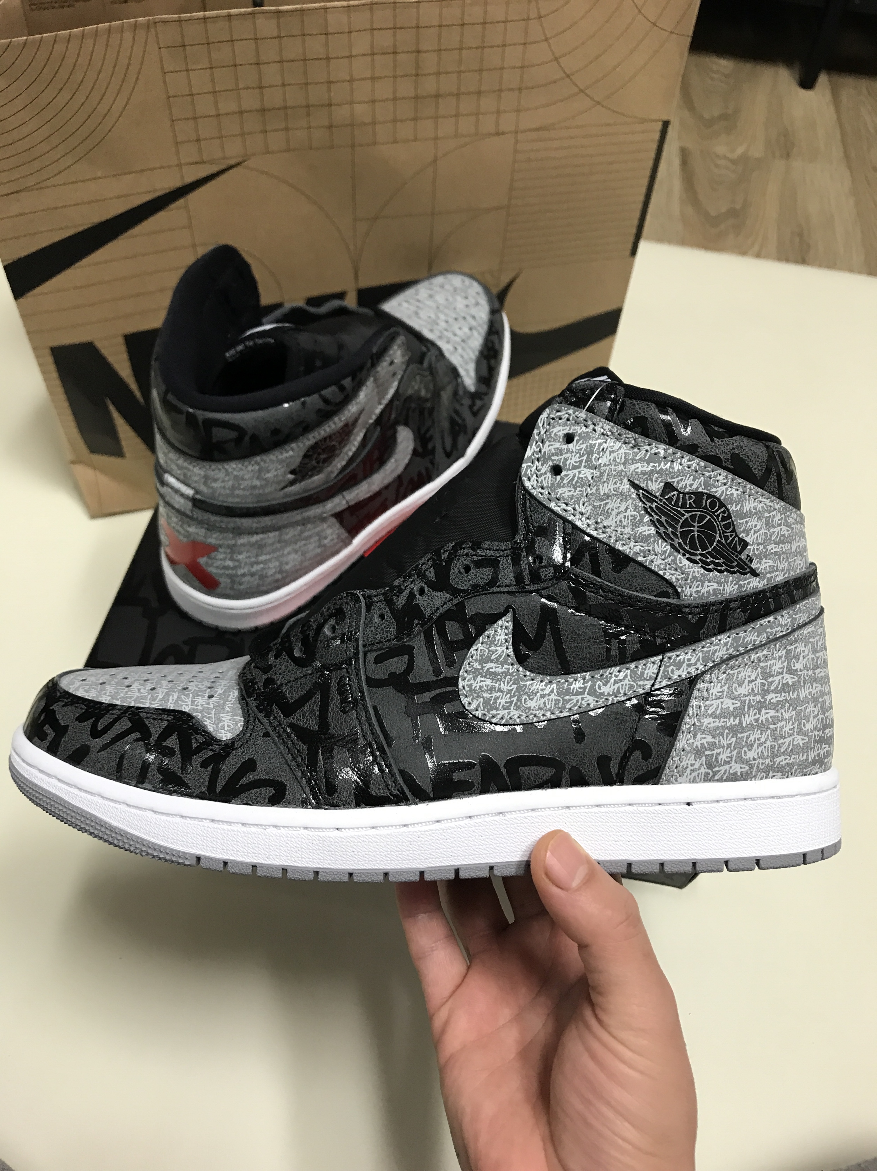 Jordan 1 Retro High OG Rebellionaire 착용 스타일 - 2