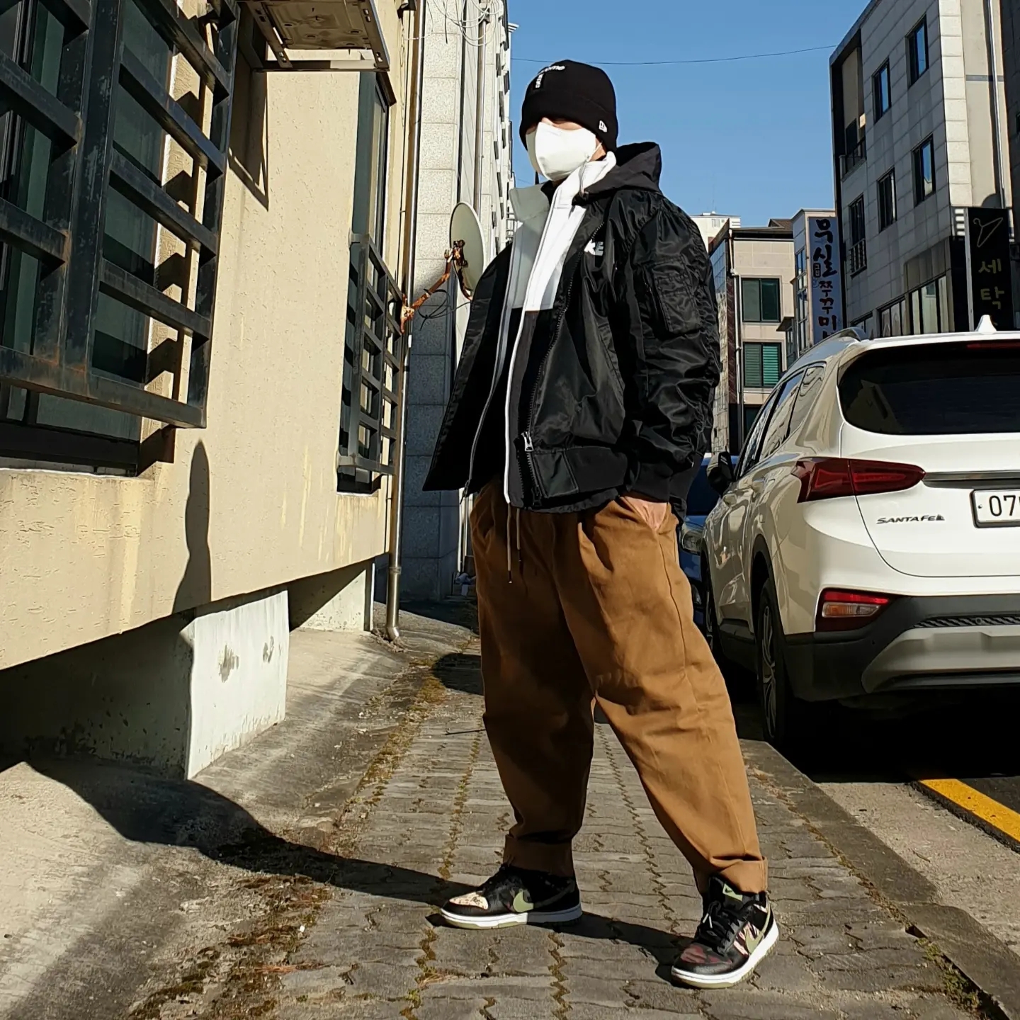 Nike Dunk Low SE Black Multi Camo, Nike x Sacai NRG Layered Bomber Jacket Black - Asia 착용 스타일