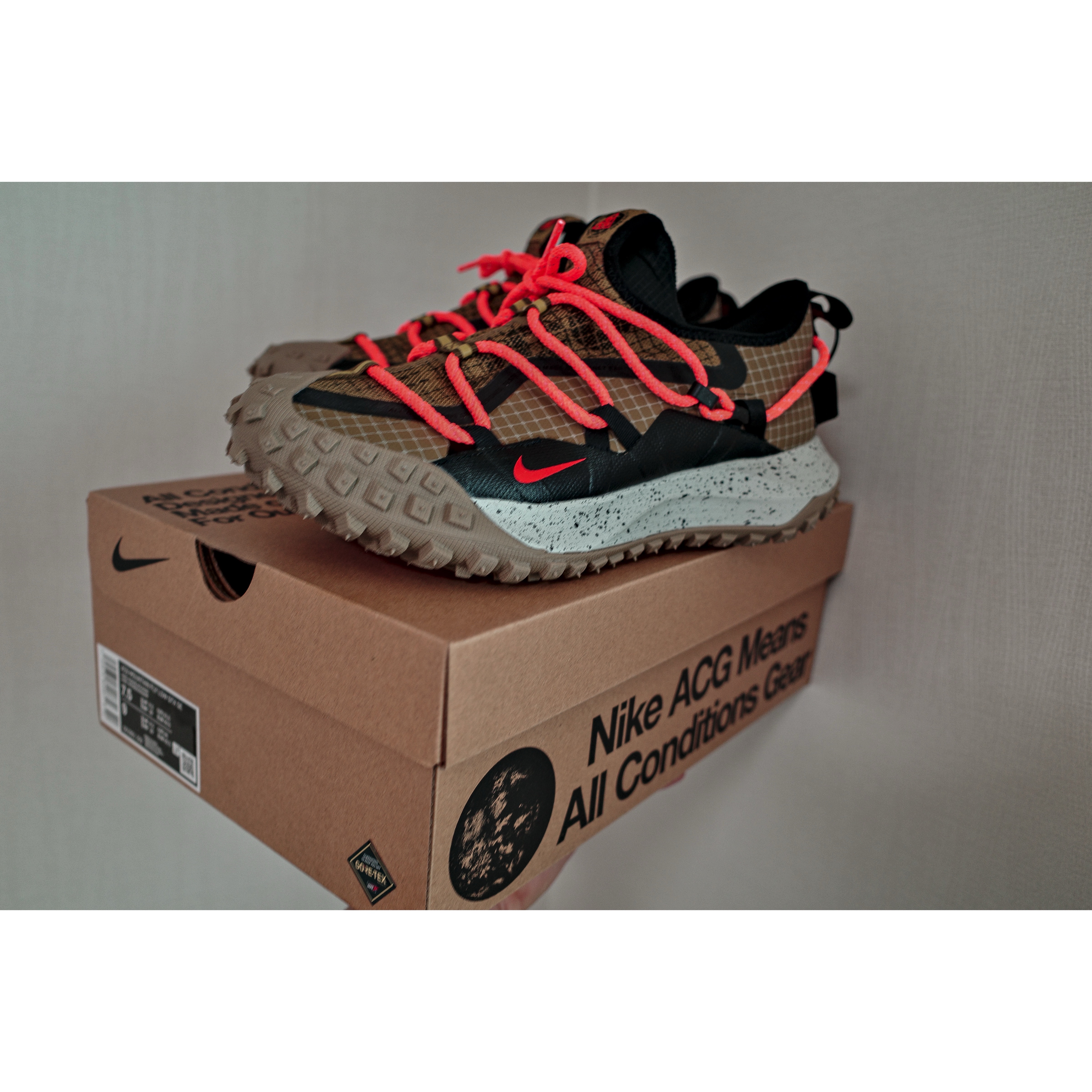 Nike ACG Mountain Fly Low Gore-Tex SE Hazel Rush 착용 스타일
