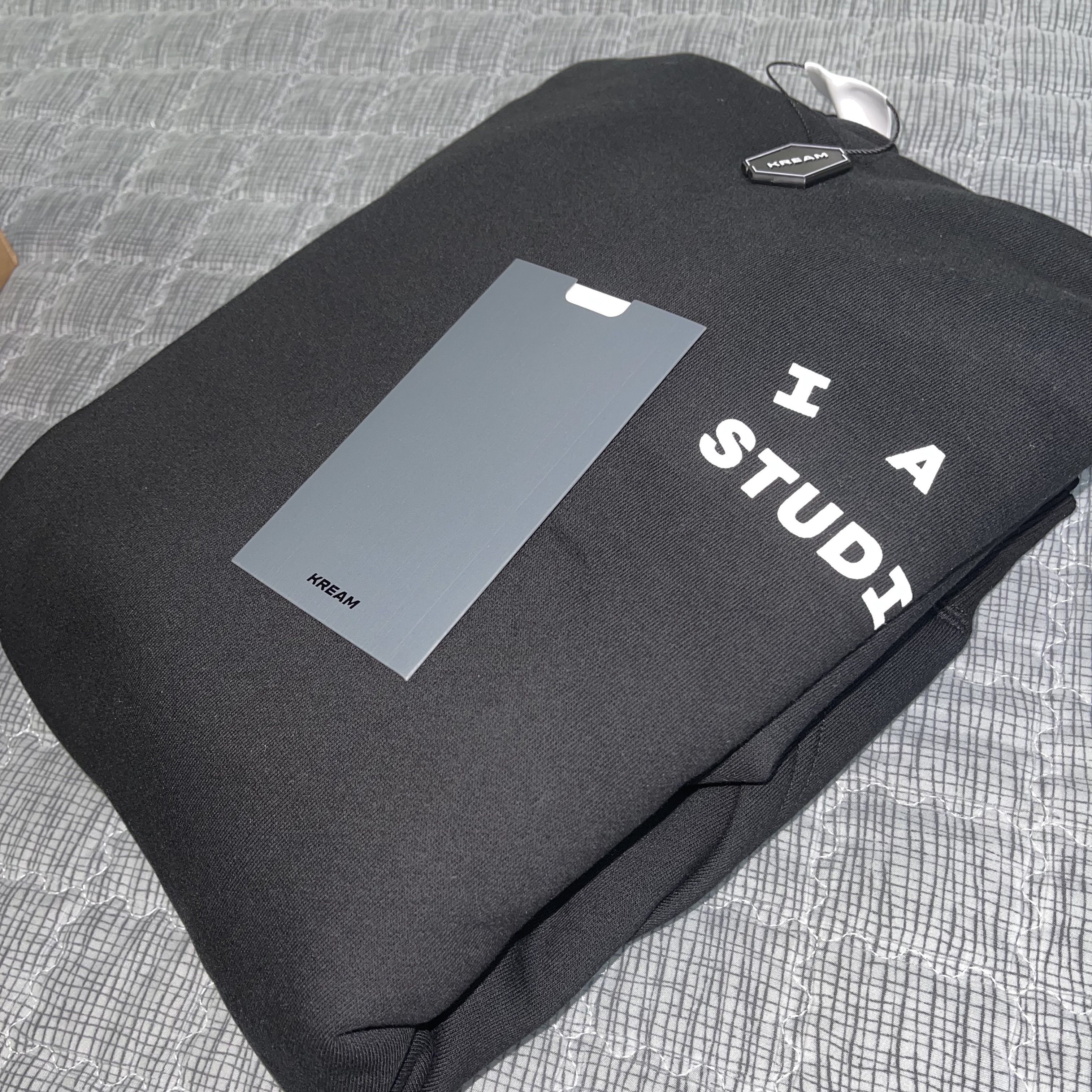 IAB Studio Hoodie Black White 착용 스타일