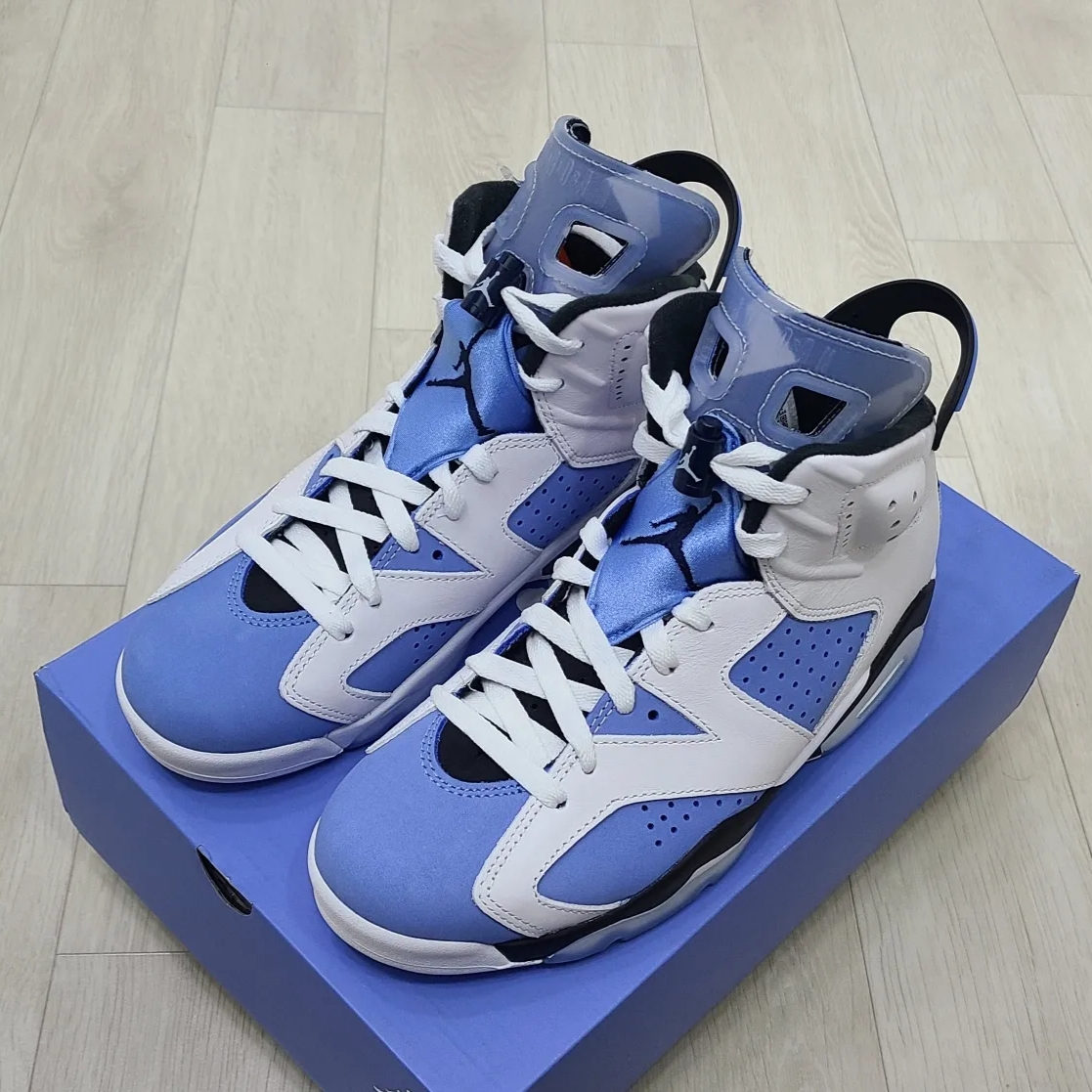 Jordan 6 Retro University Blue 착용 스타일 - 2
