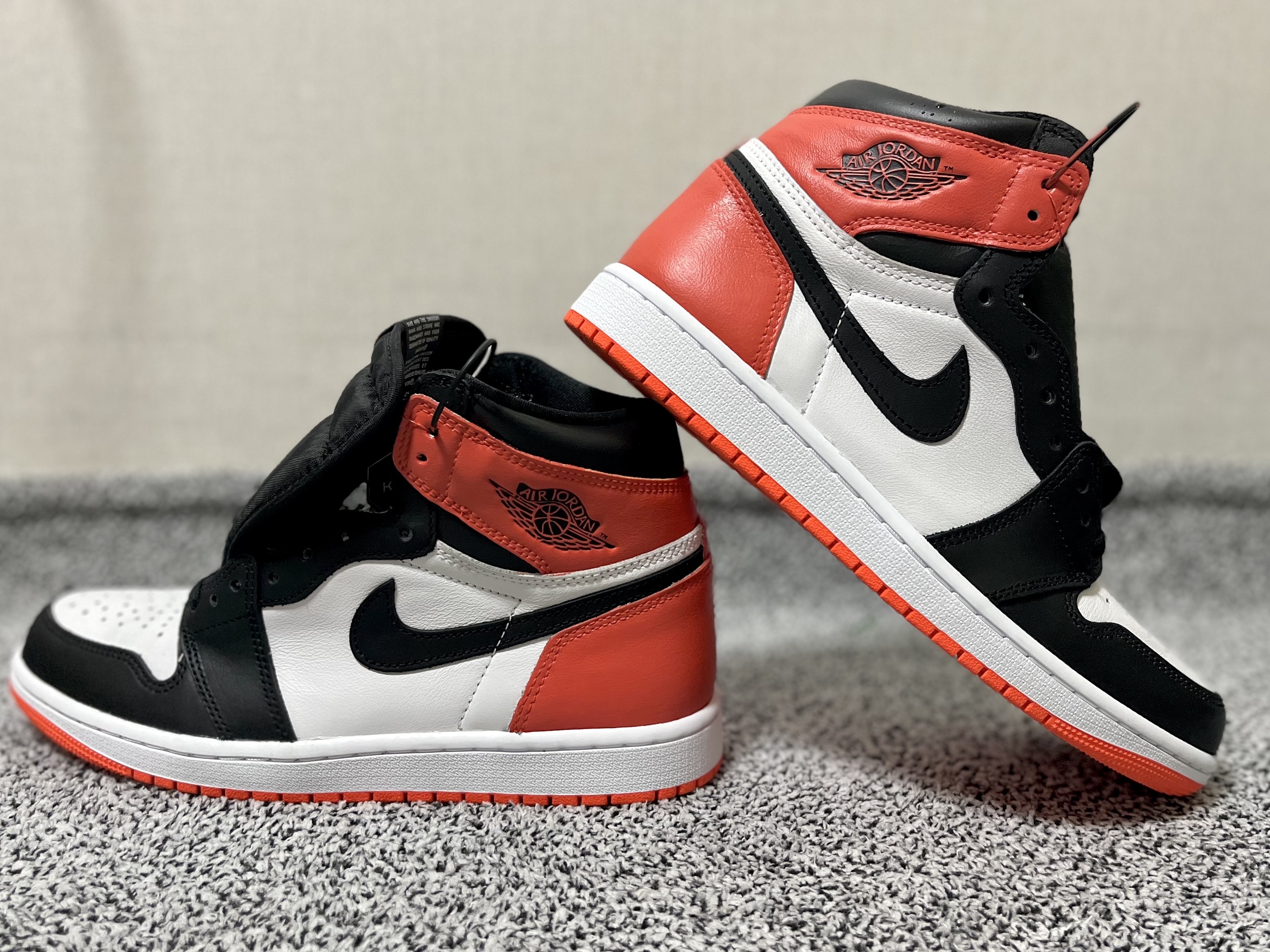 Jordan 1 Retro High OG Electro Orange 착용 스타일 - 2