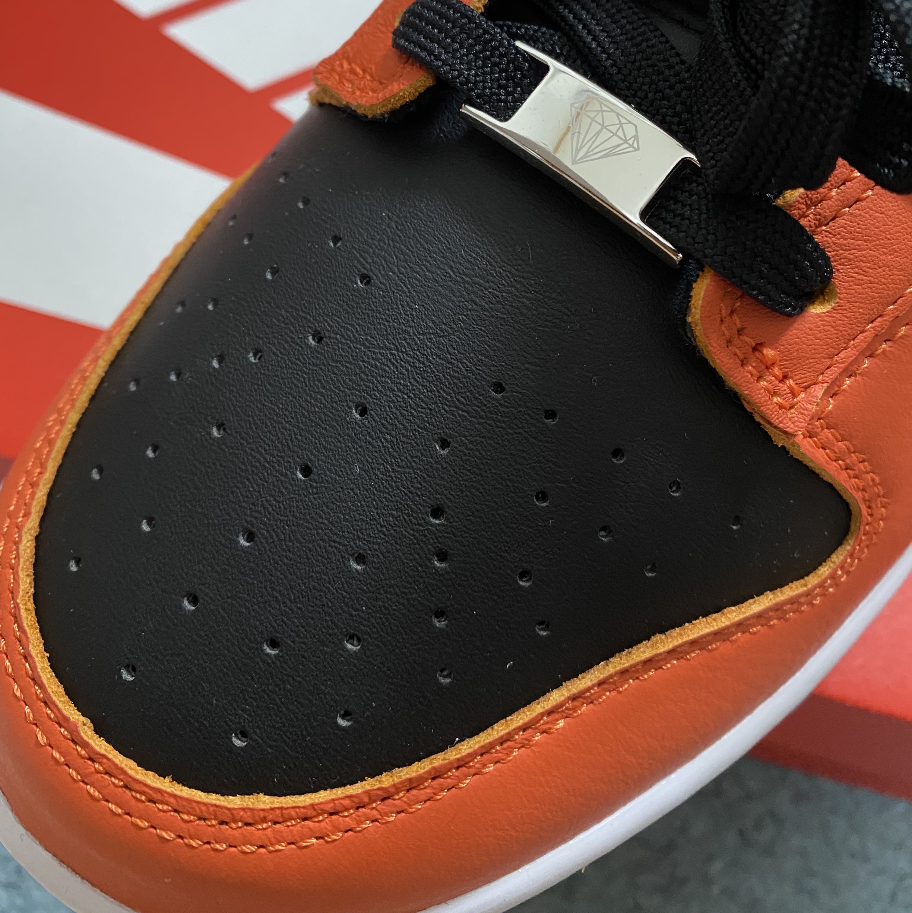 Nike x NBA Dunk Low Retro EMB Racer Blue and Orange 착용 스타일 - 2