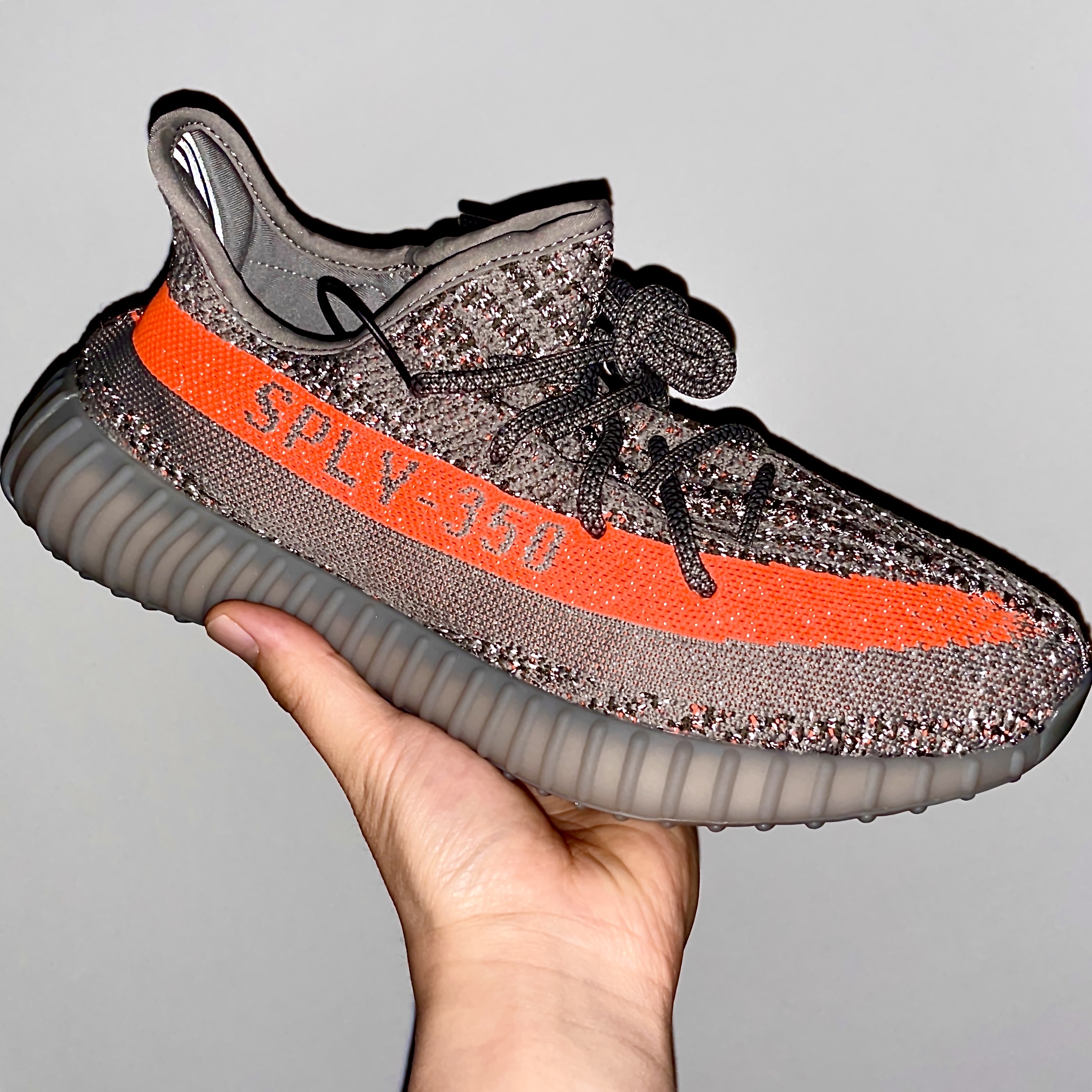 Adidas Yeezy Boost 350 V2 Beluga - Reflective 착용 스타일