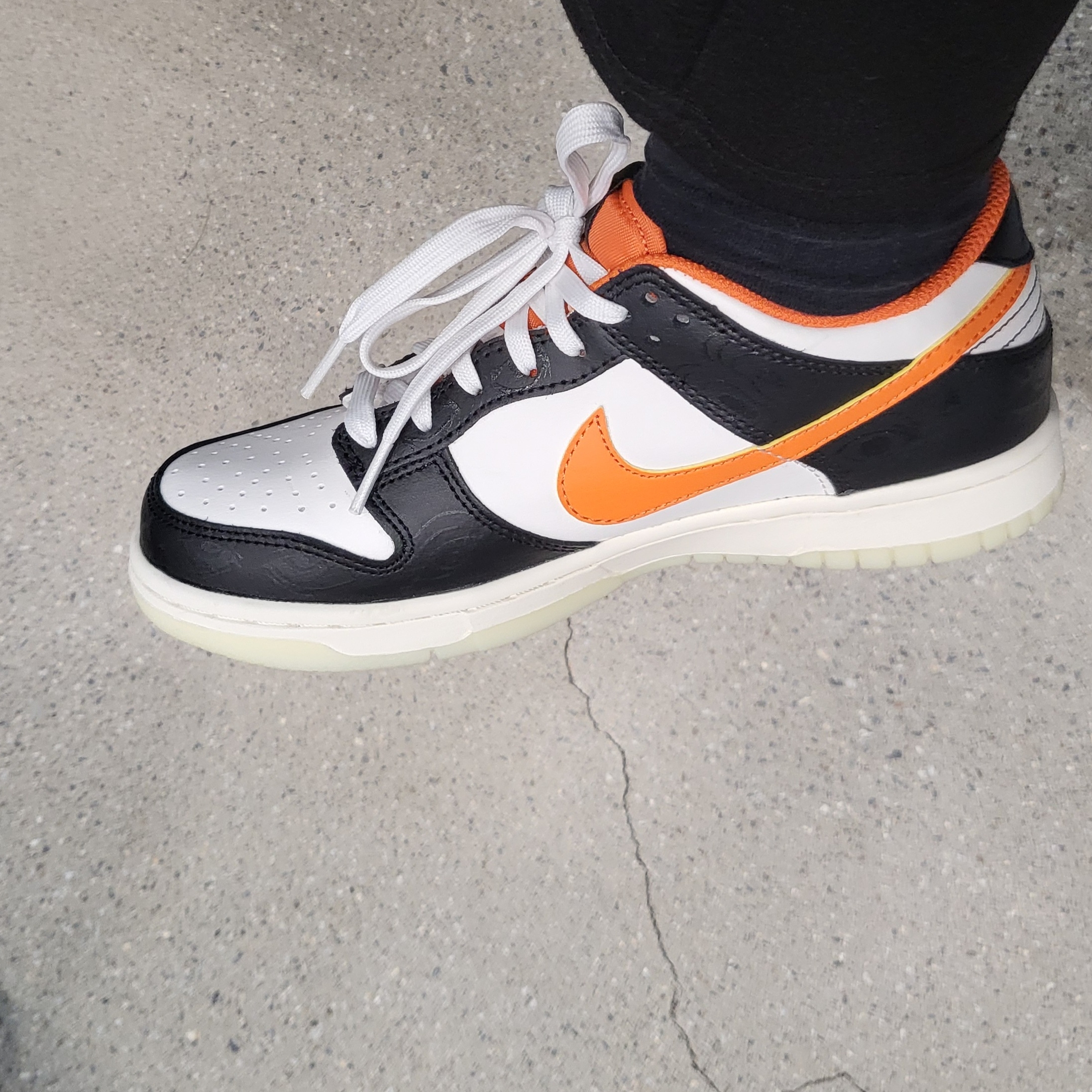 Nike Dunk Low Retro PRM Halloween 착용 스타일