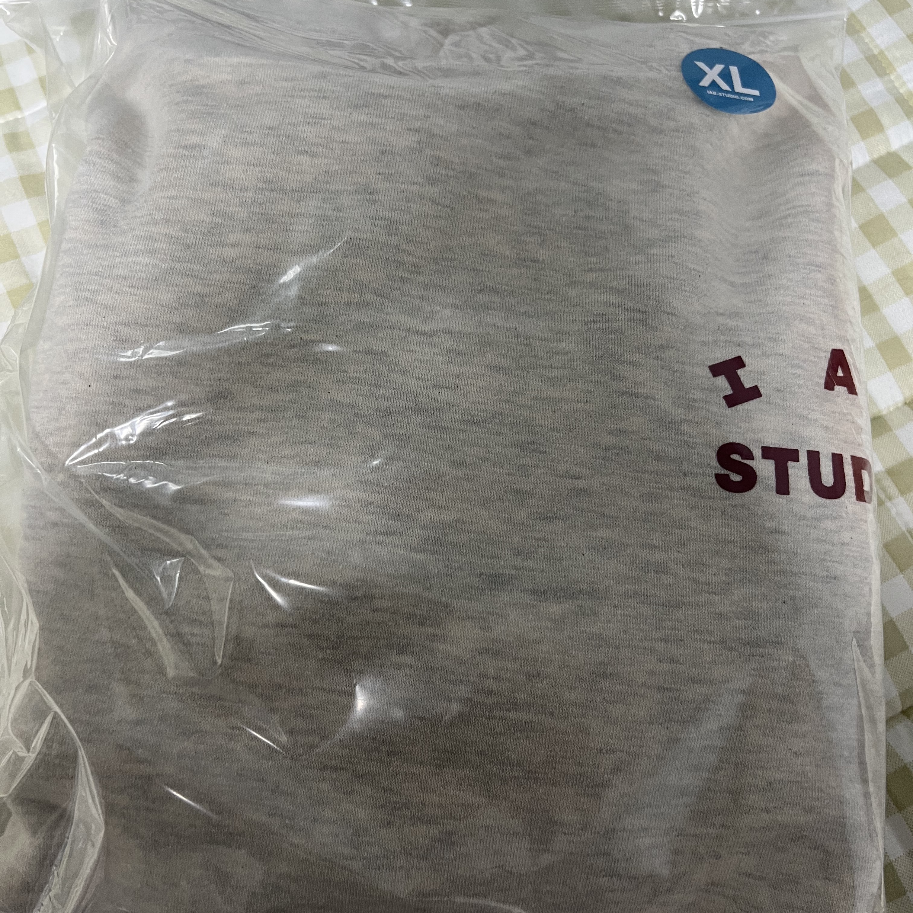 IAB Studio Hoodie Oatmeal Burgundy 착용 스타일 - 1
