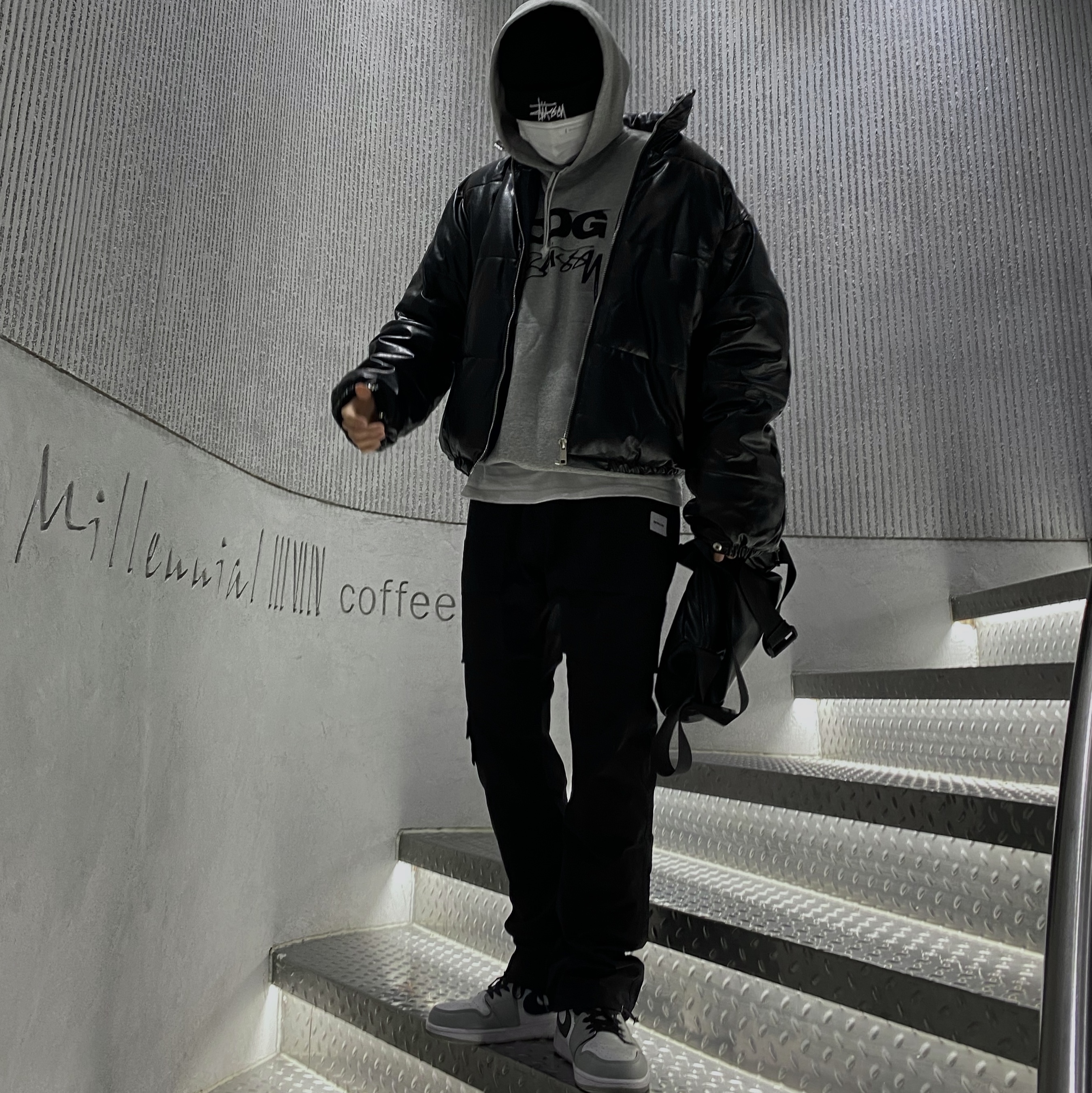 Stussy Stock Cuff Beanie Black, Jordan 1 Mid Light Smoke Grey 착용 스타일 - 1