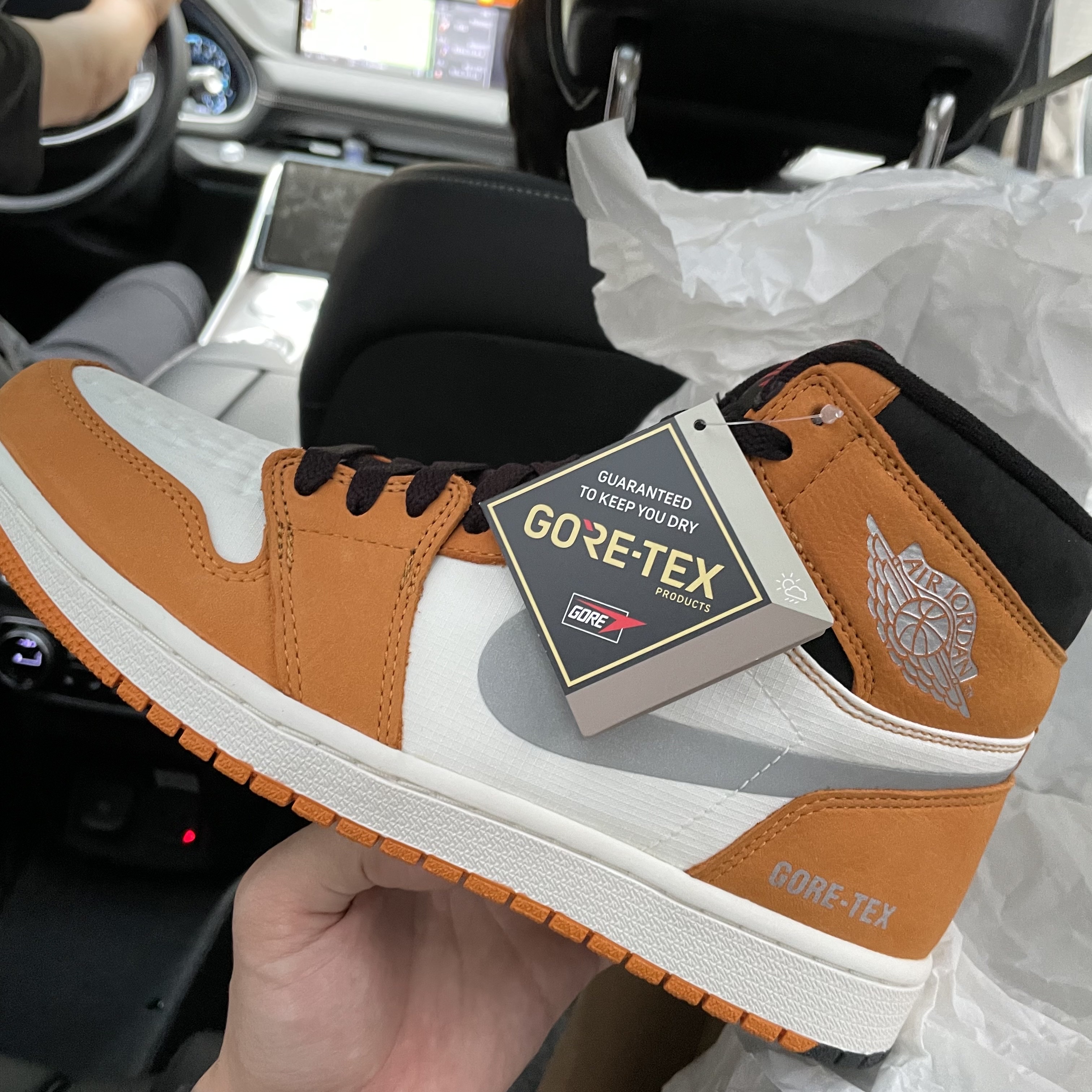 Jordan 1 Element Gore-Tex Light Curry 착용 스타일