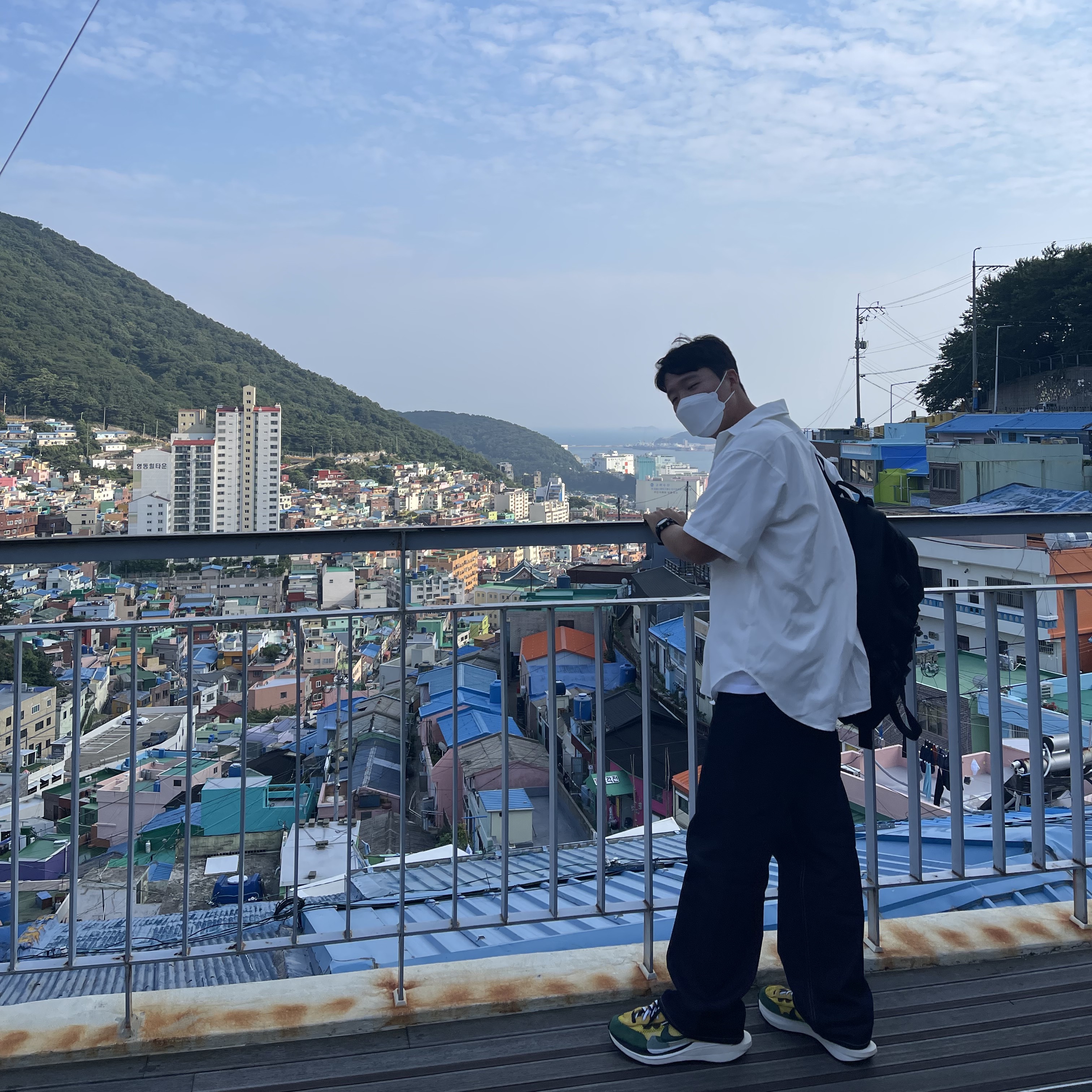 Nike x Sacai VaporWaffle Tour Yellow & Gorge Green Sail, Arc'teryx Arro 16 Backpack Black 착용 스타일
