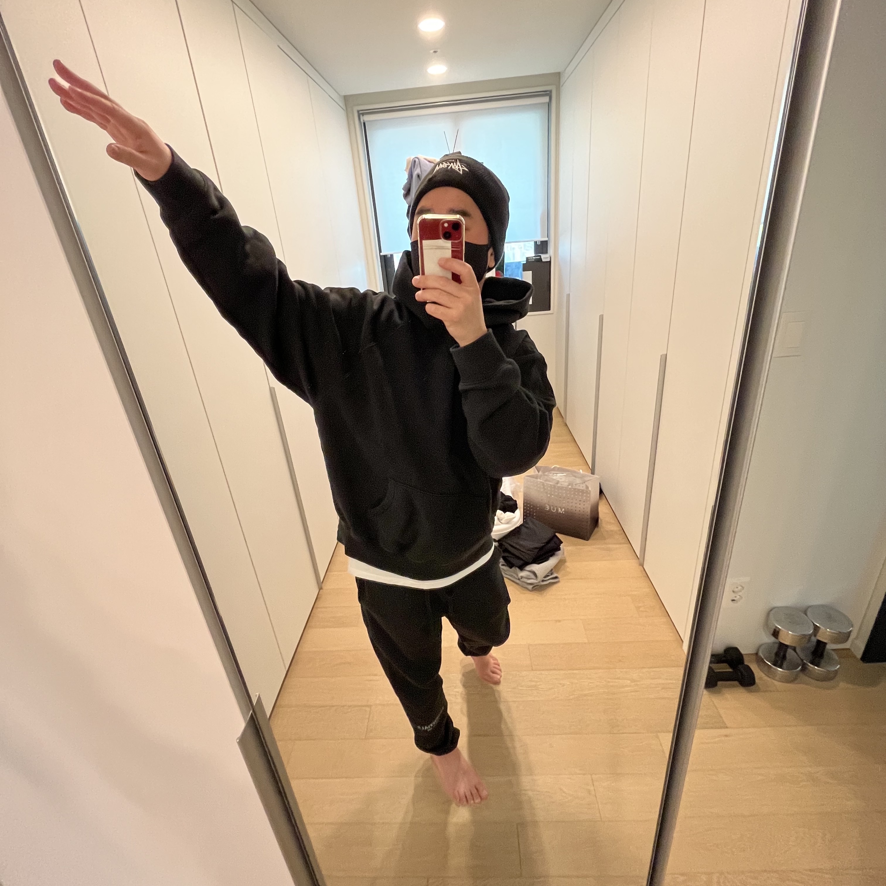 Essentials Pull-Over Hoodie Black - 21SS, Essentials Track Pants Black - 21SS 착용 스타일