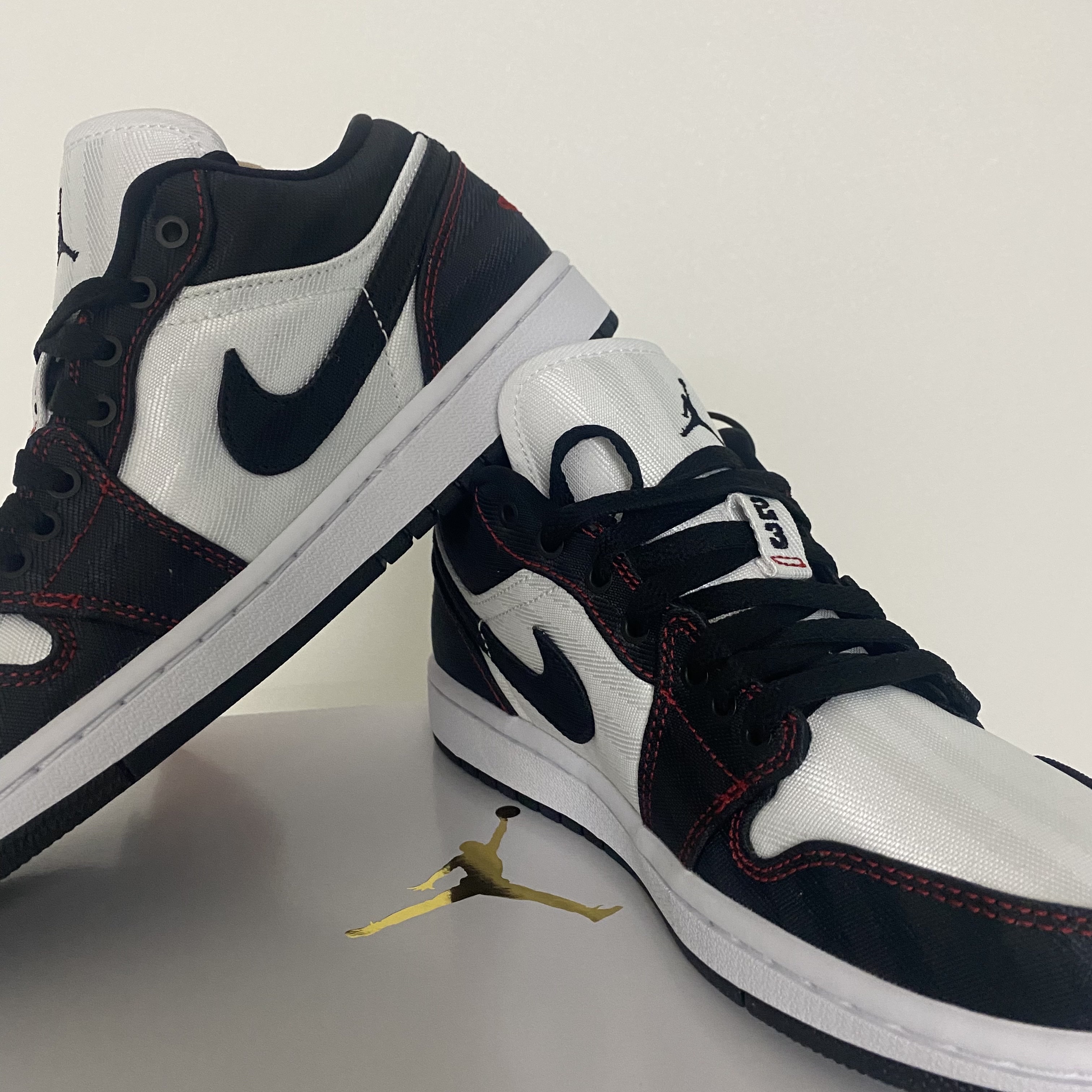 (W) Jordan 1 Low SE Utility White Gym Red Black 착용 스타일