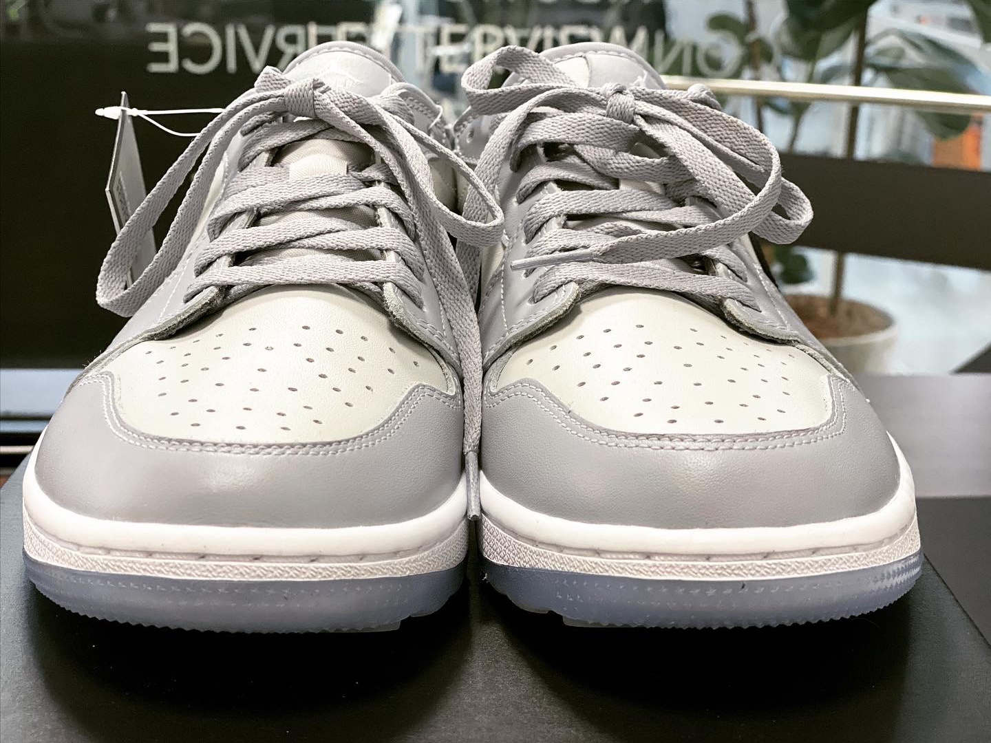 Jordan 1 Low Golf Wolf Grey 착용 스타일 - 3
