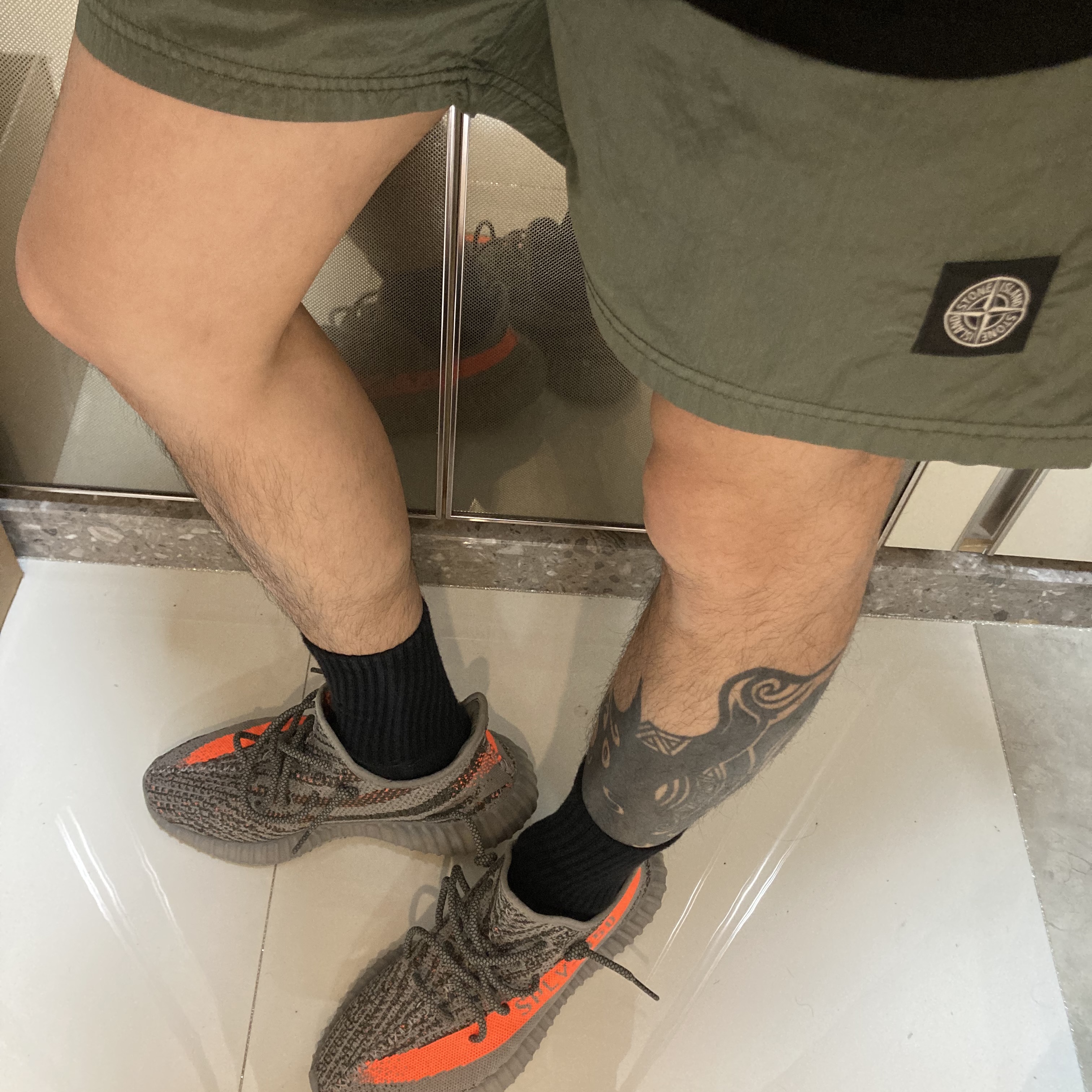 Adidas Yeezy Boost 350 V2 Beluga - Reflective, Stone Island B0943 Nylon Metal Swimming Trunk Olive - 21FW 착용 스타일