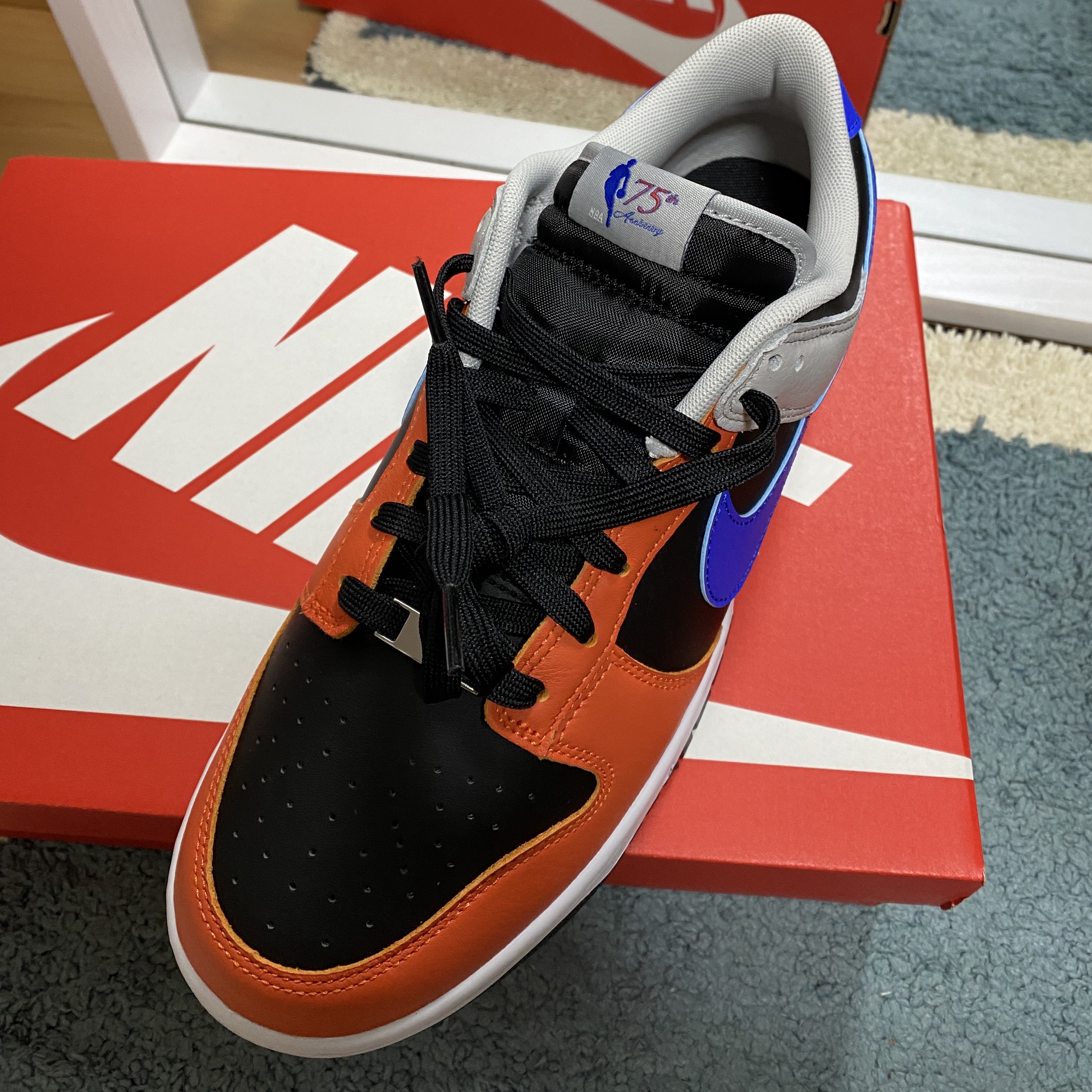 Nike x NBA Dunk Low Retro EMB Racer Blue and Orange 착용 스타일 - 1