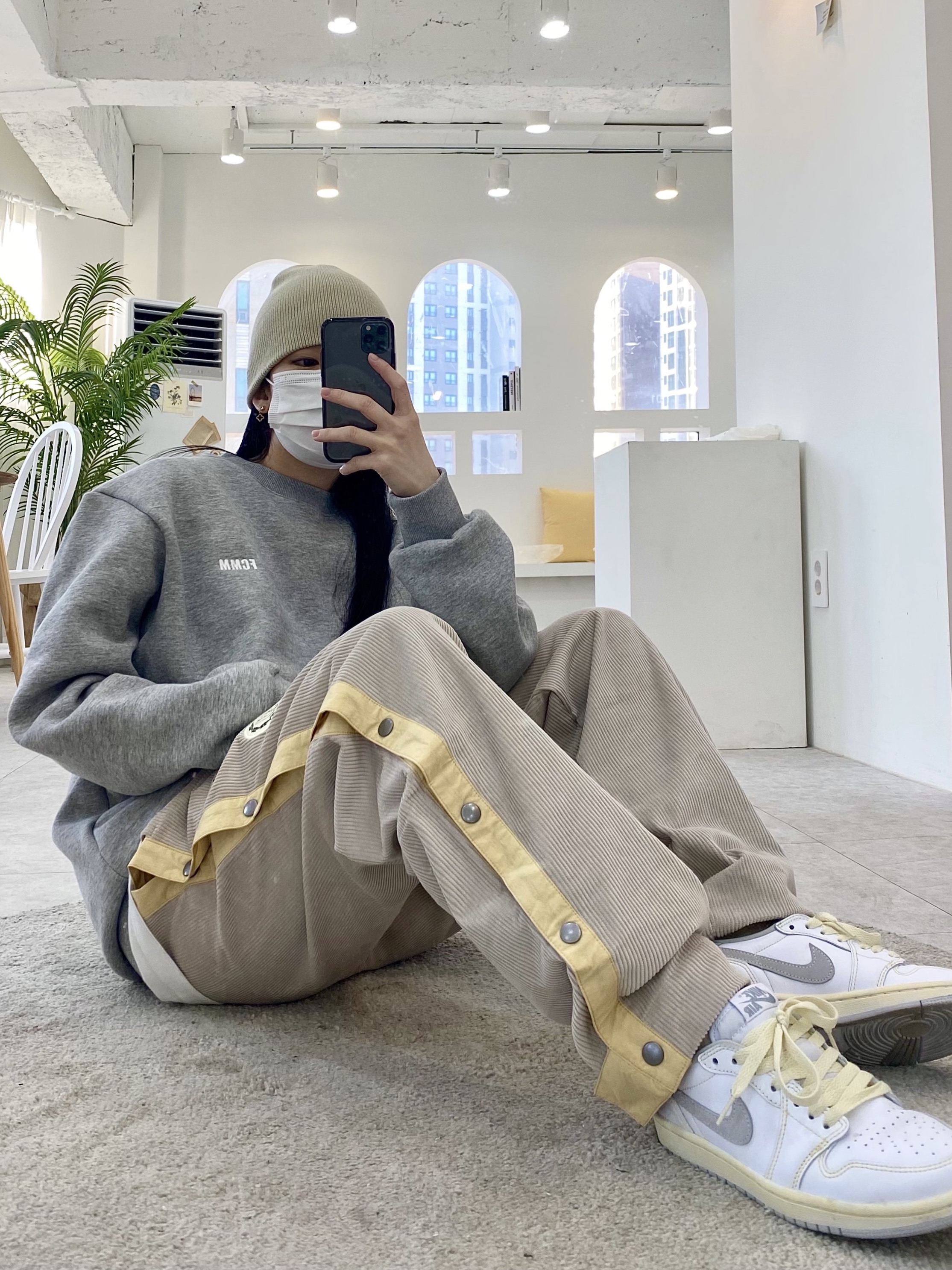 Jordan x Russell Westbrook Honor the Gift Pants - Asia, (W) Jordan 1 Low OG Neutral Grey 착용 스타일 - 1